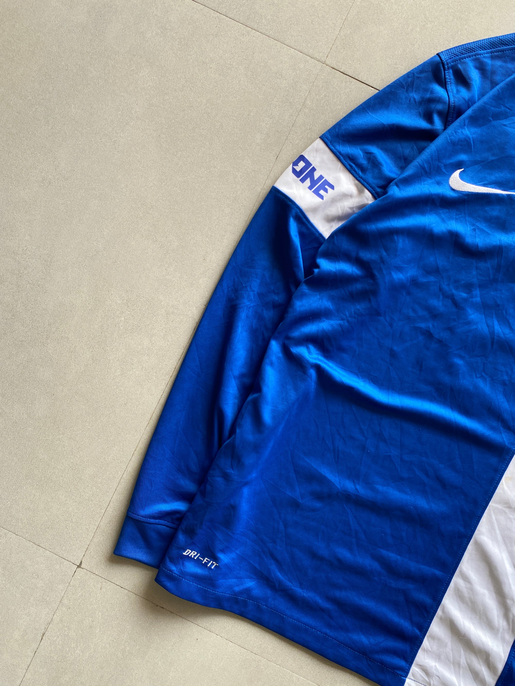 NIKE DRI-FIT TEE - S