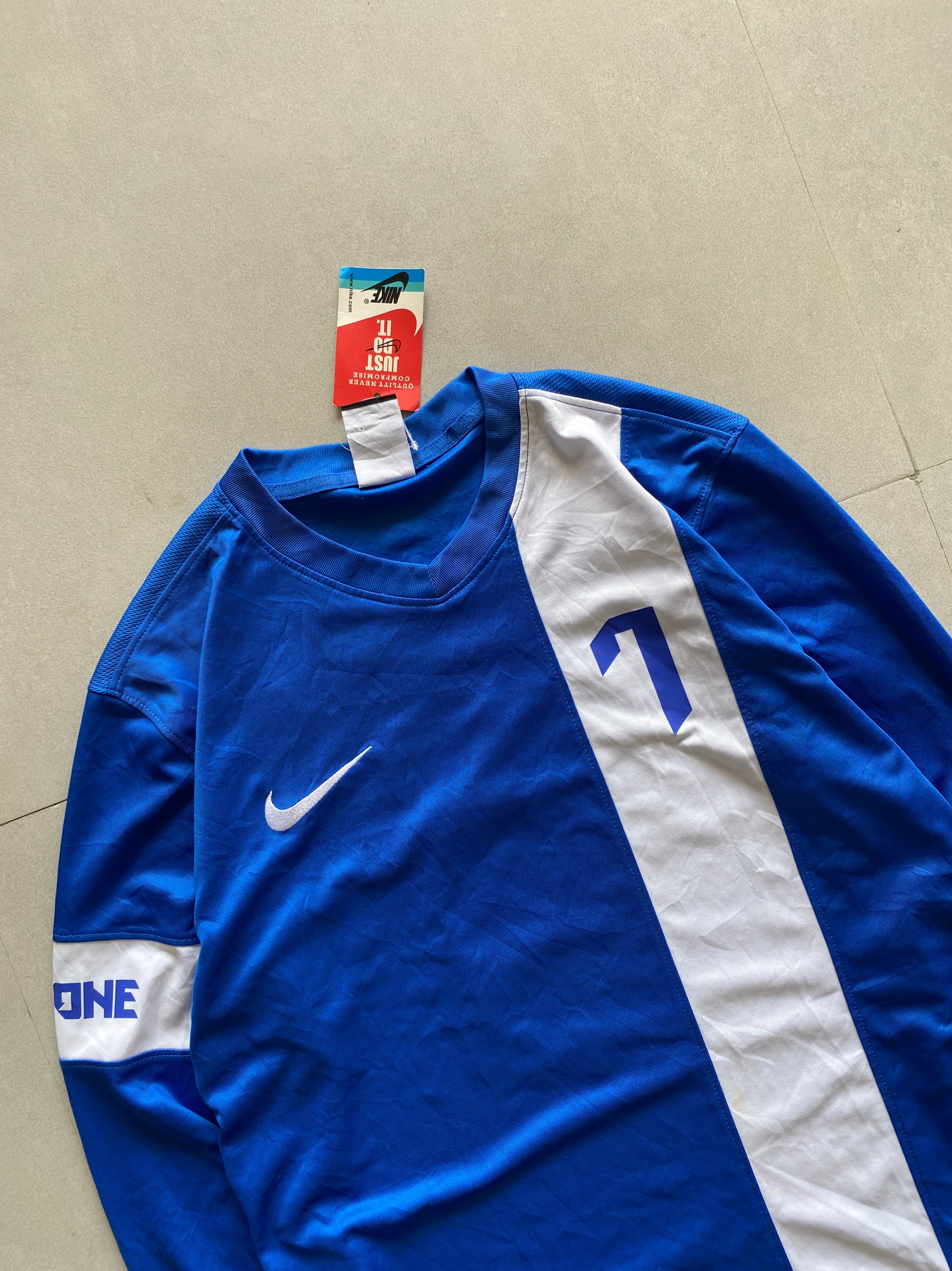 NIKE DRI-FIT TEE - S