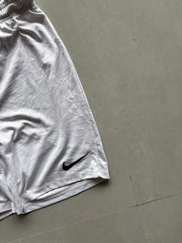 NIKE DRI-FIT SHORTS - M