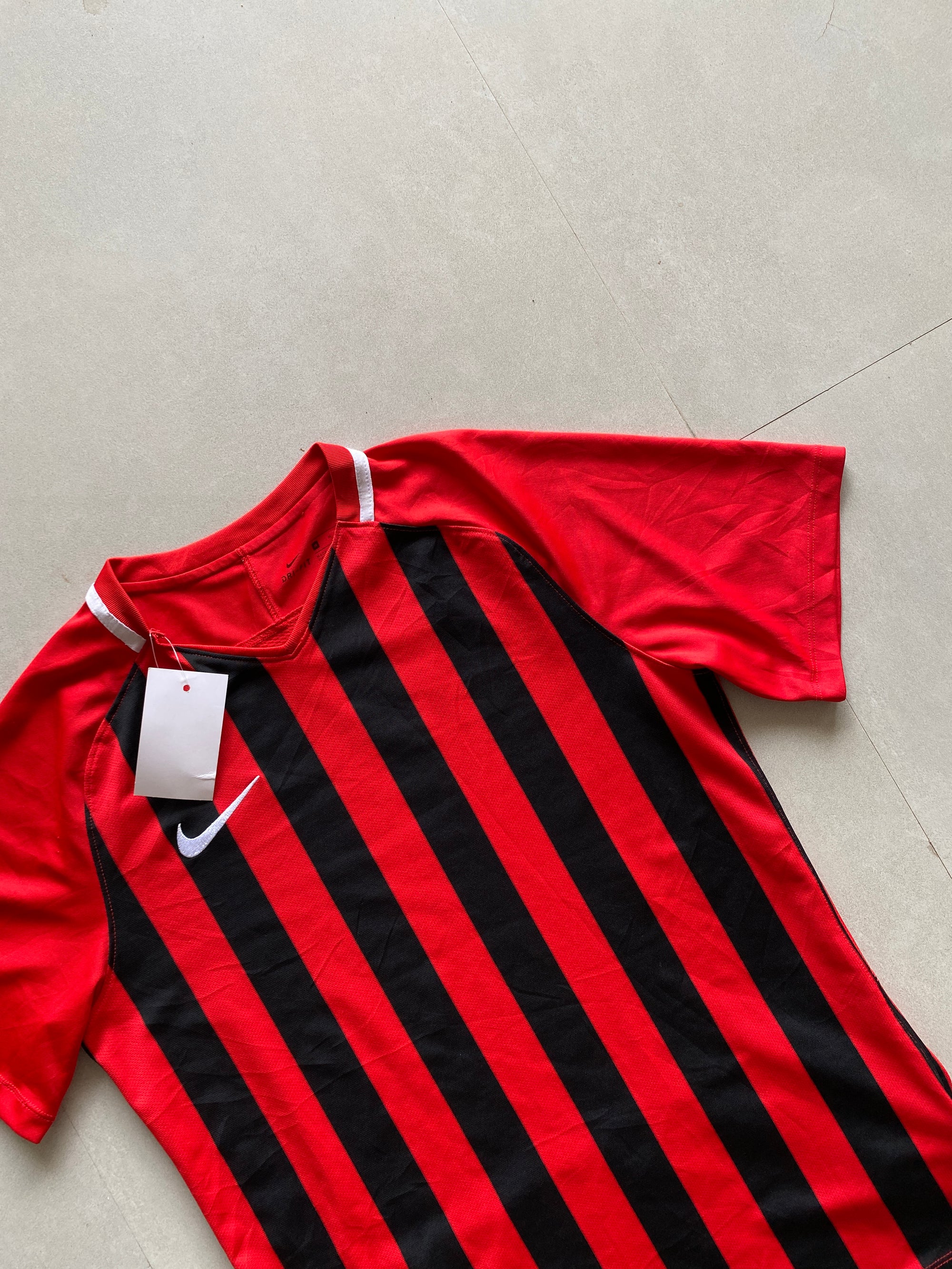 NIKE DRI-FIT TEE - S