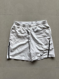 NIKE WHITE SHORTS - M