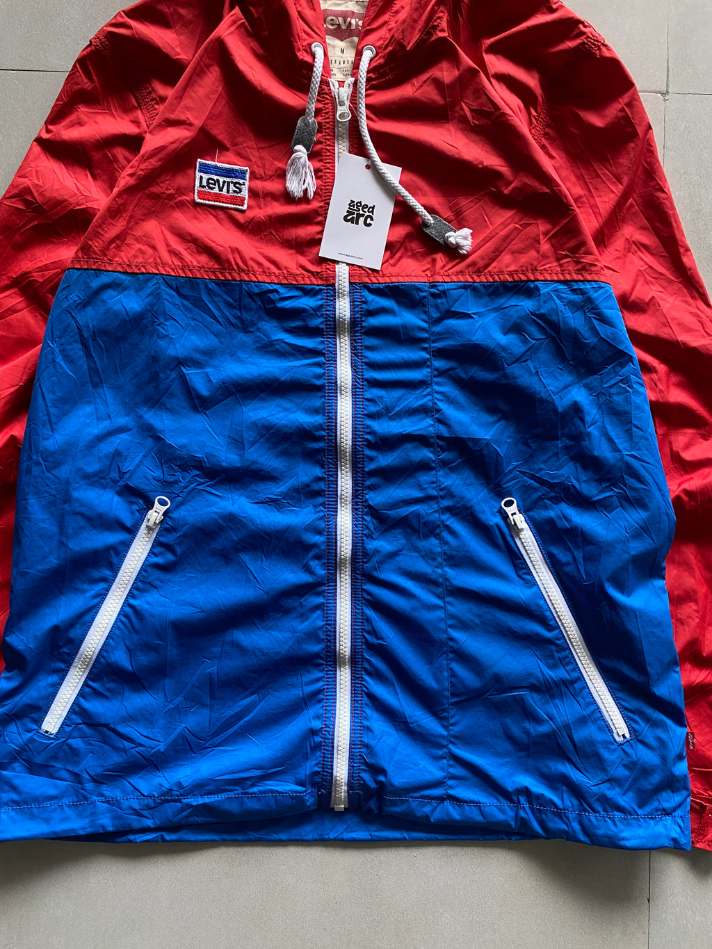 LEVIS HOODED JACKET - M