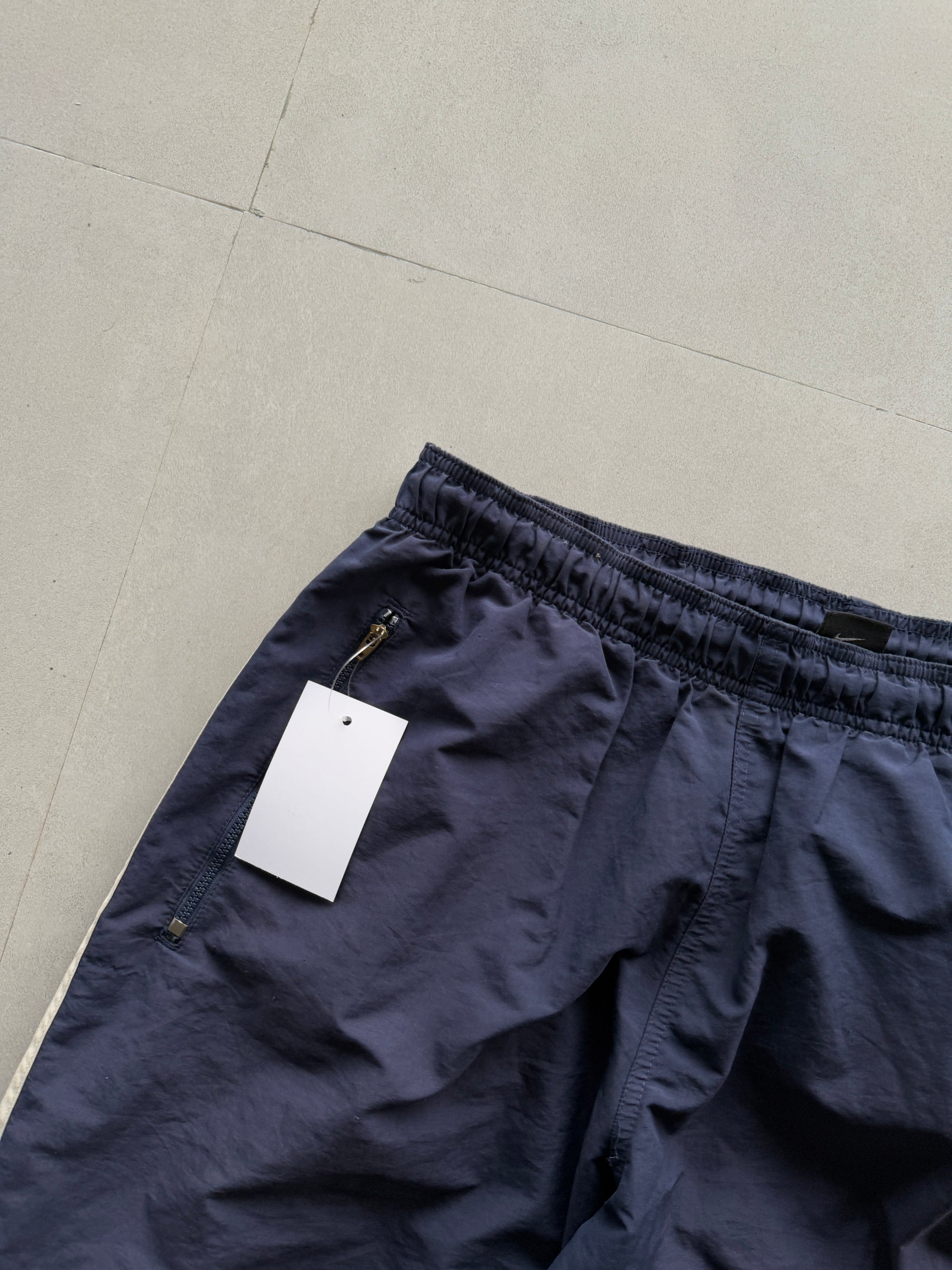 VINTAGE NIKE TRACK PANT -