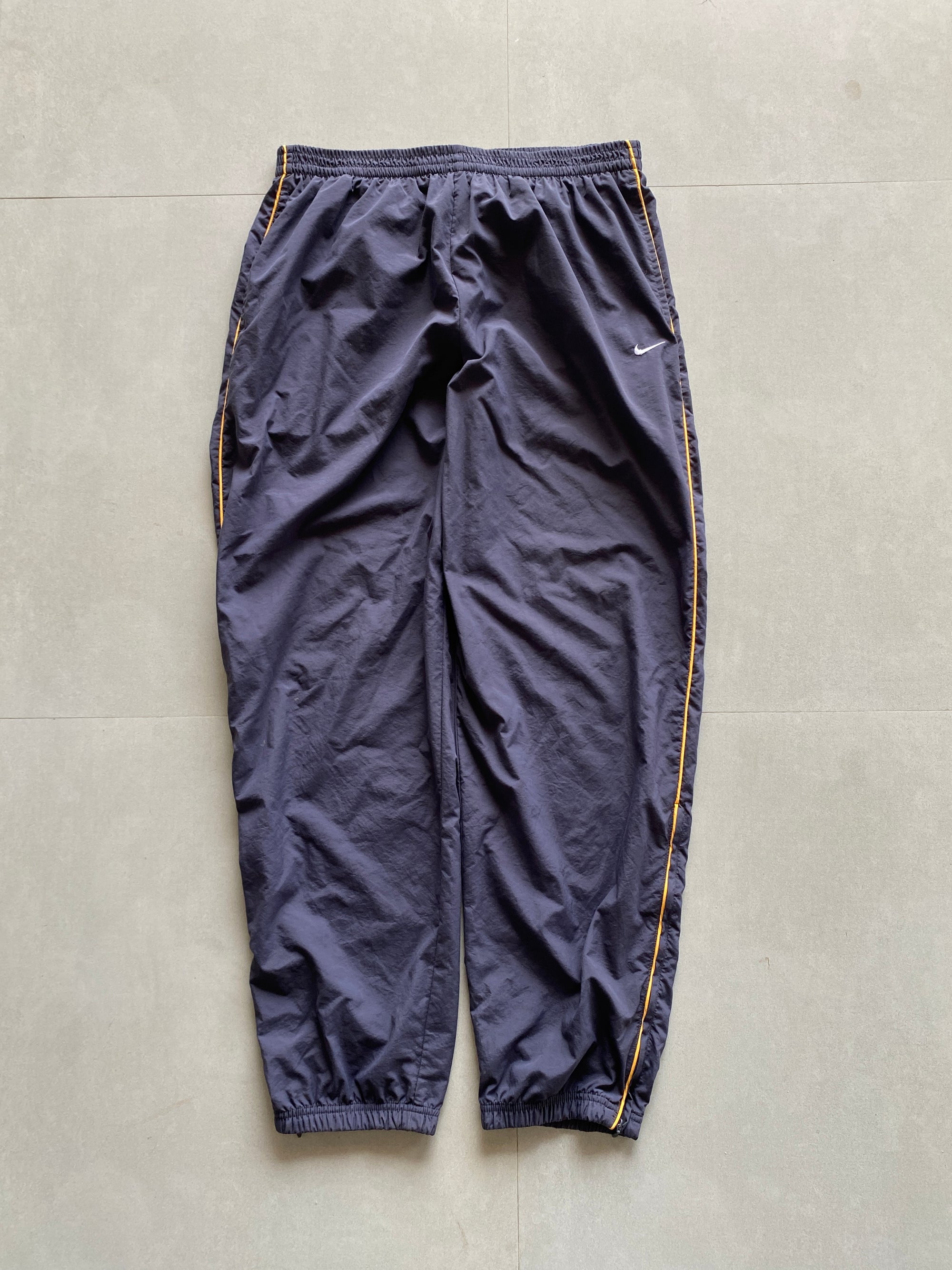 VINTAGE NIKE TRACK PANT - M