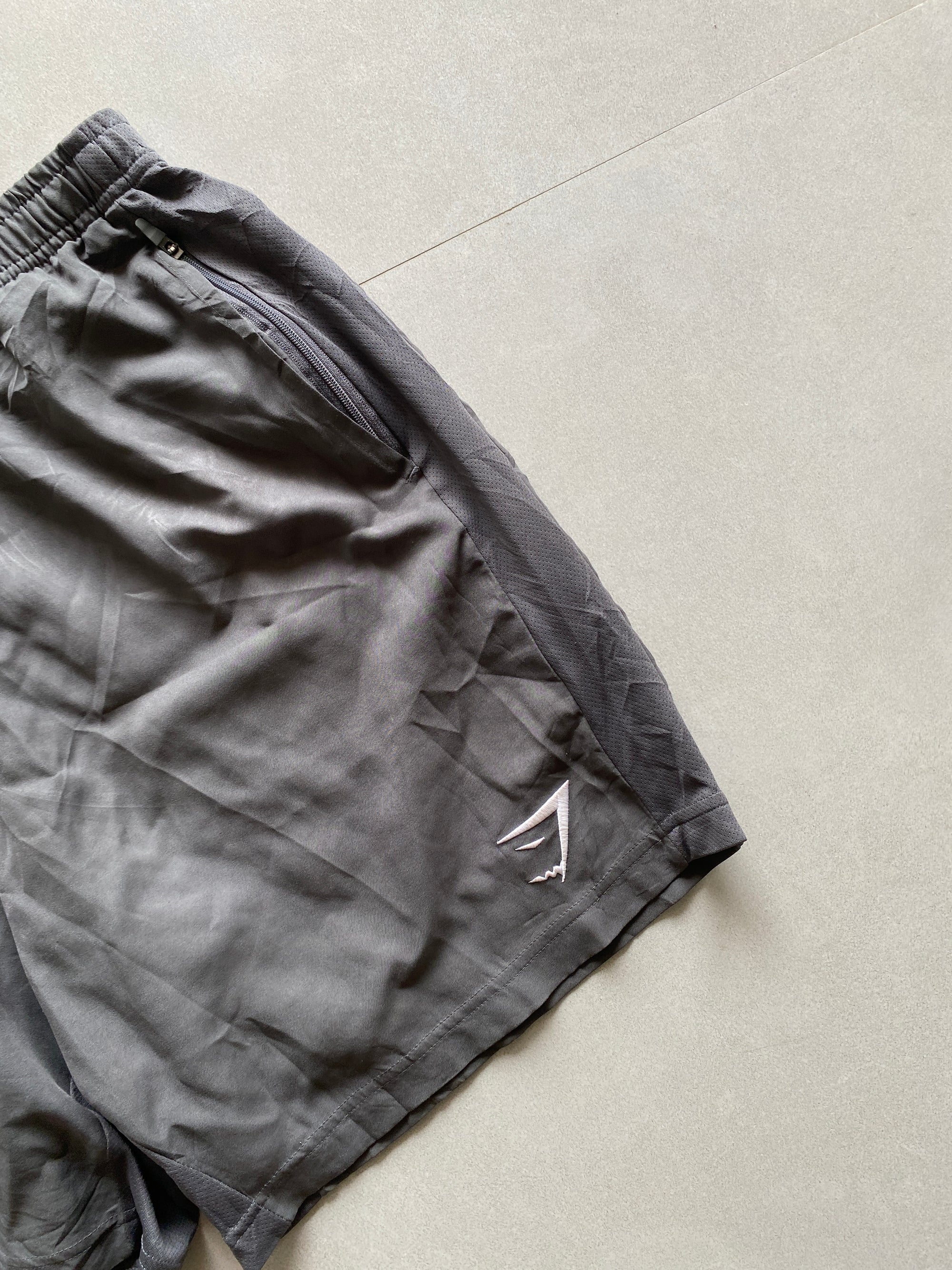 GYM SHARK SHORTS - XL