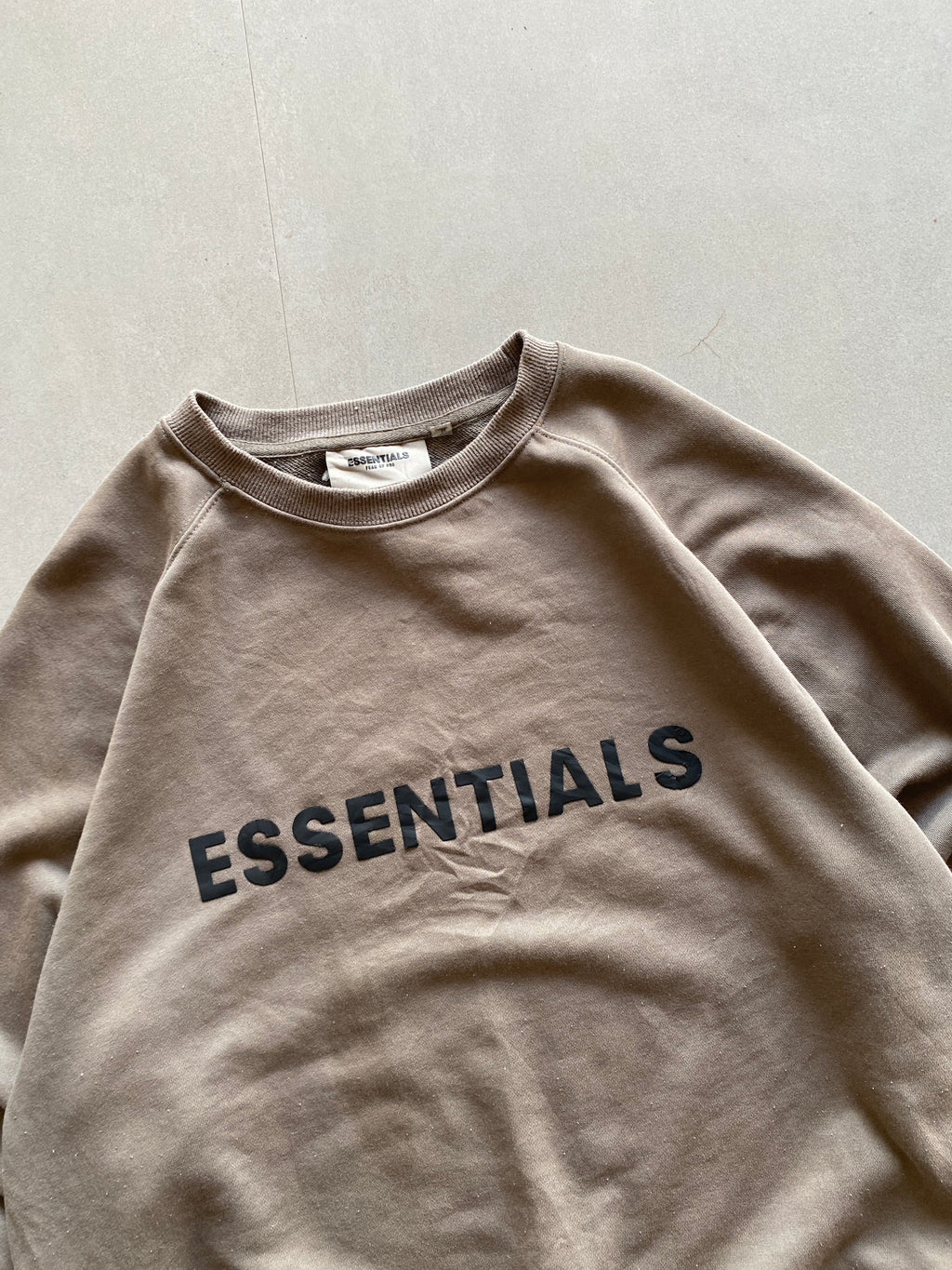 ESSENTIALS SWEATSHIRT - M