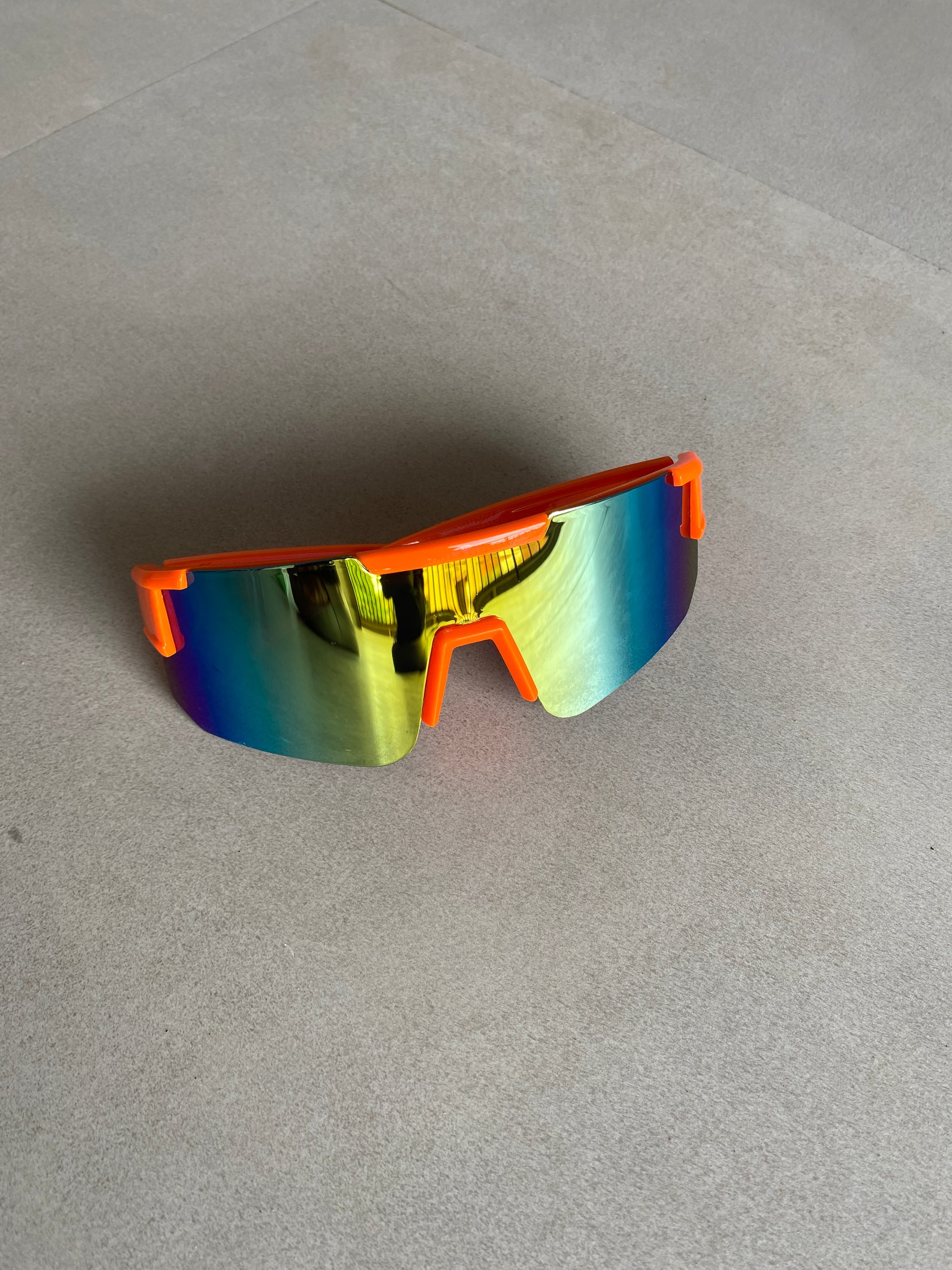 UV PROTECTED SPORTS GOGGLES
