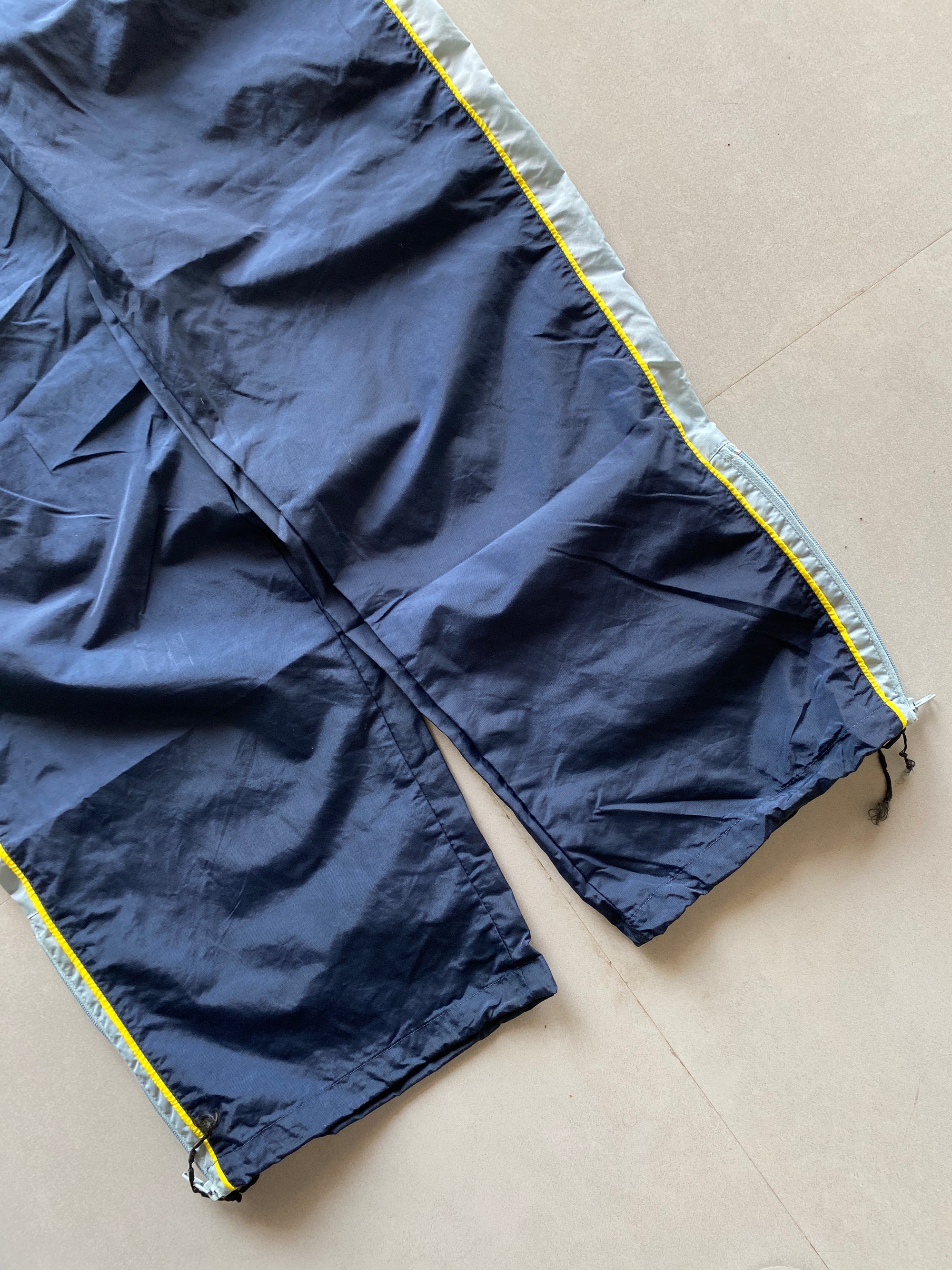 BAGGY TRACK PANT - M