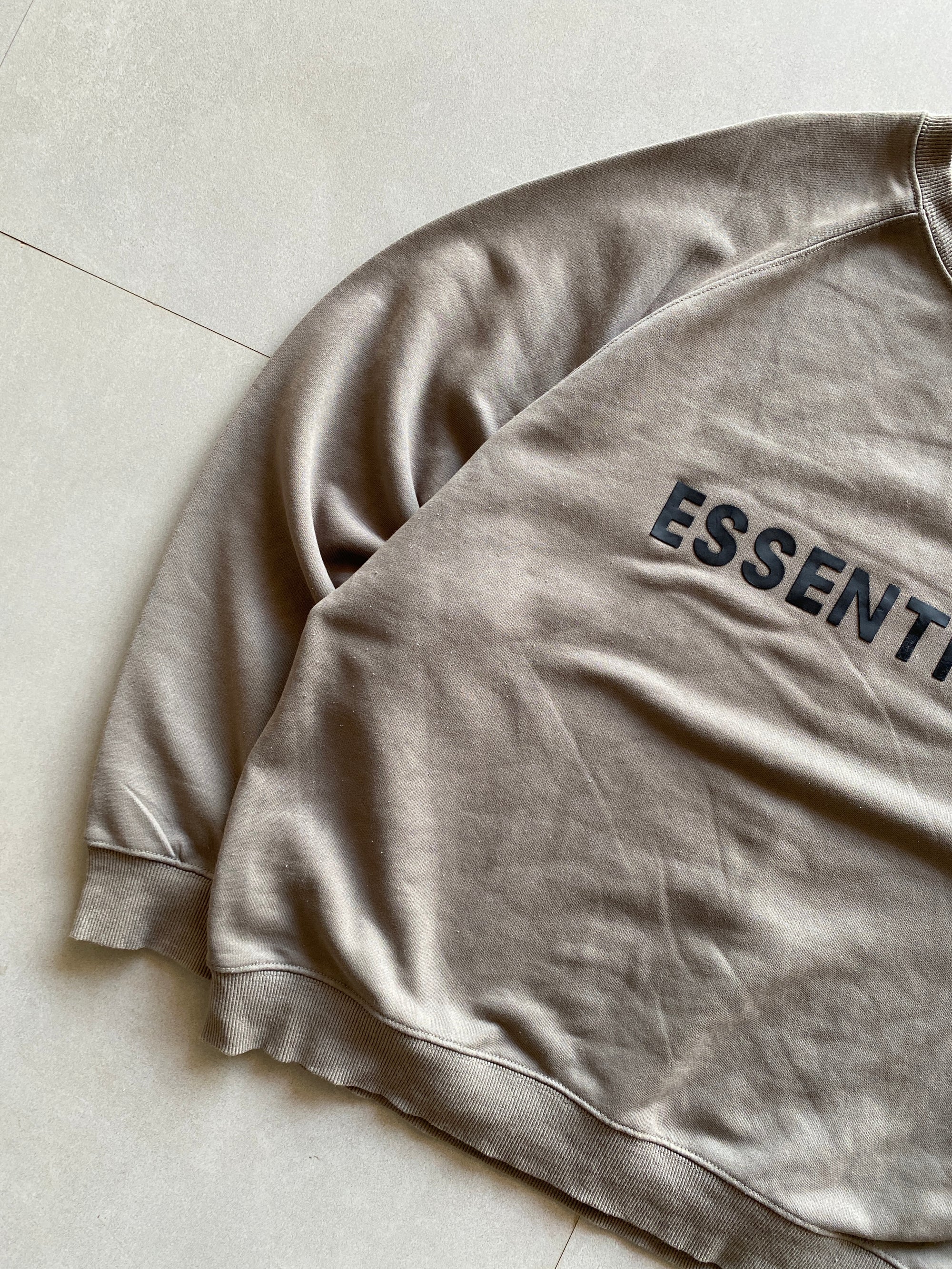 ESSENTIALS SWEATSHIRT - XL