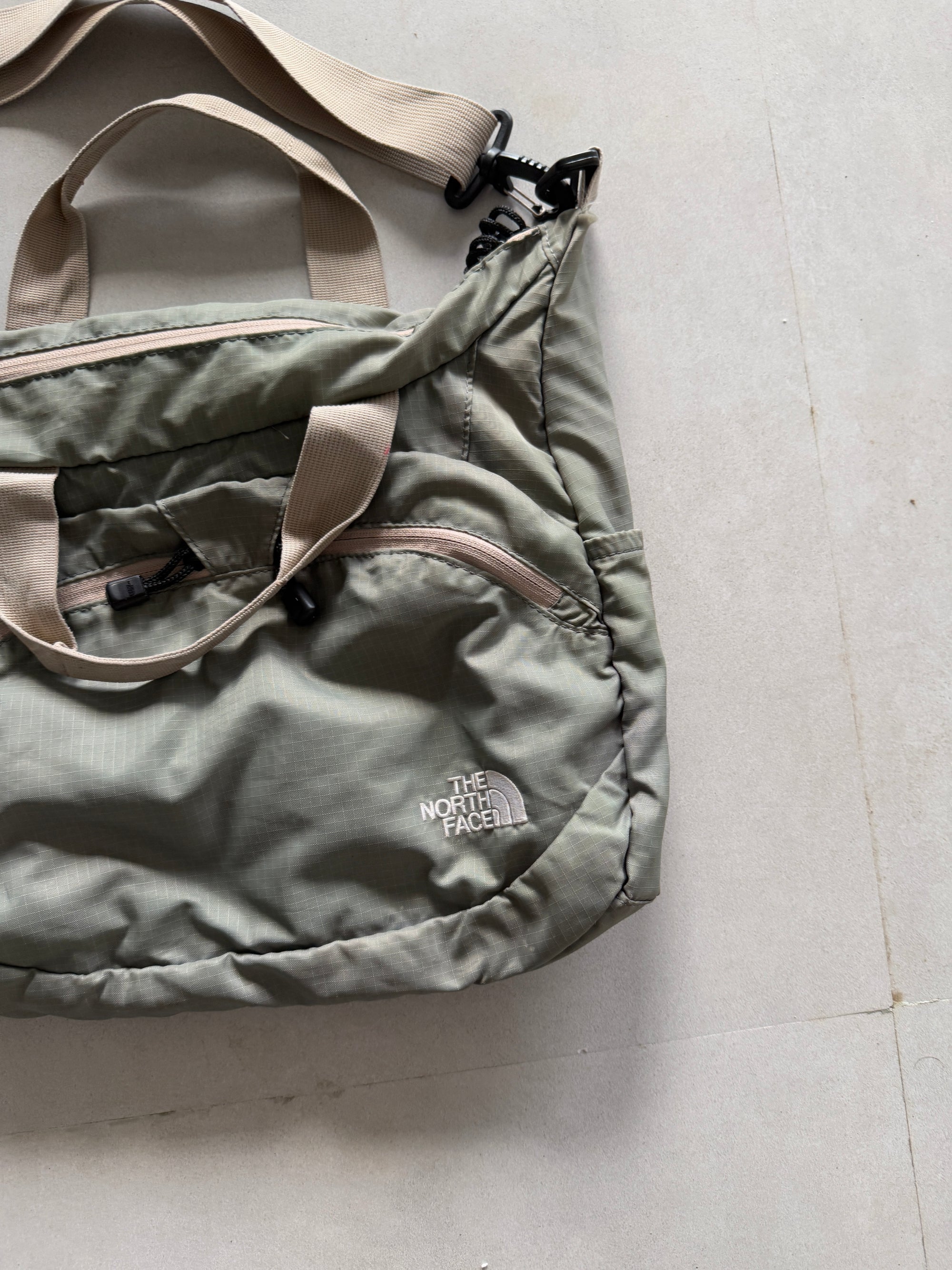 THE NORTH FACE SLING BAG