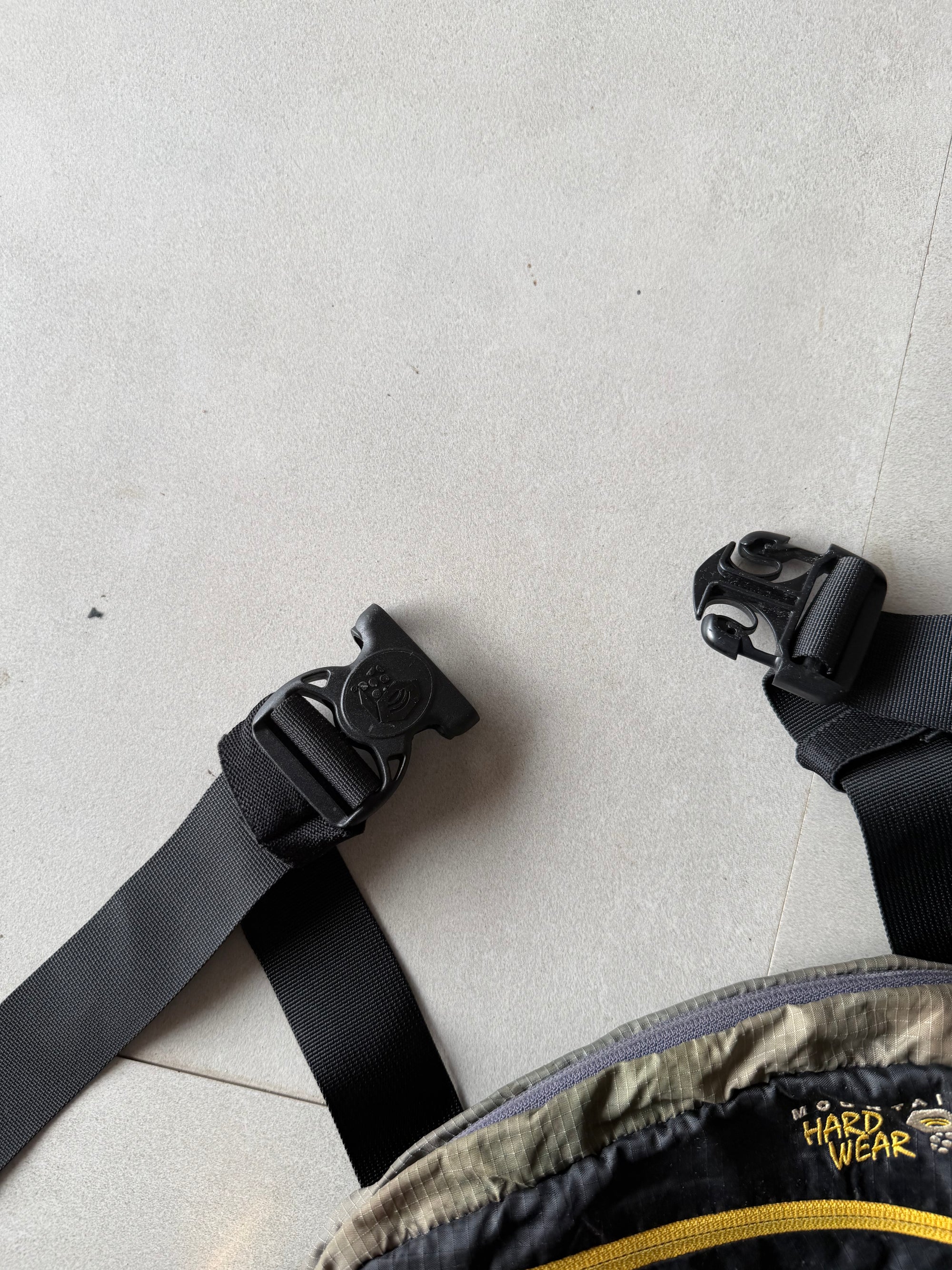 MOUNTAIN HARDWEAR HIKING WAIST BAG