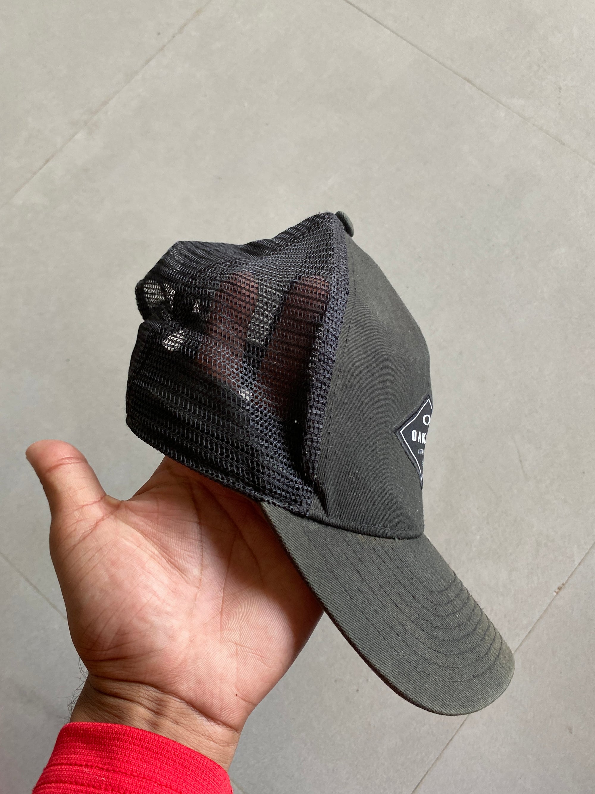 VINTAGE OAKLEY CAP