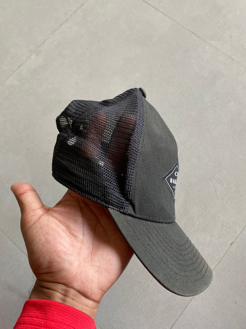 VINTAGE OAKLEY CAP