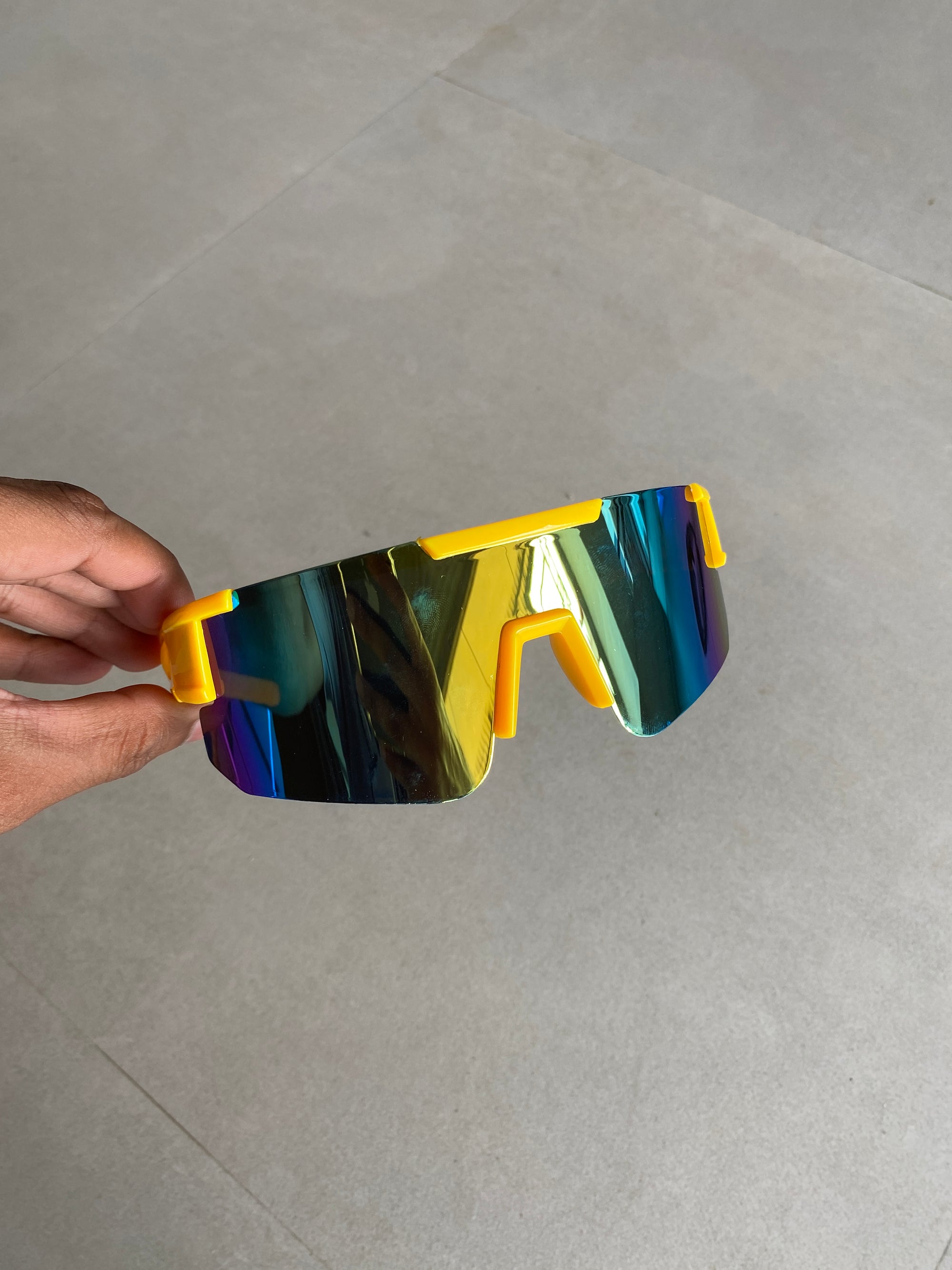 UV PROTECTED SPORTS GOGGLES
