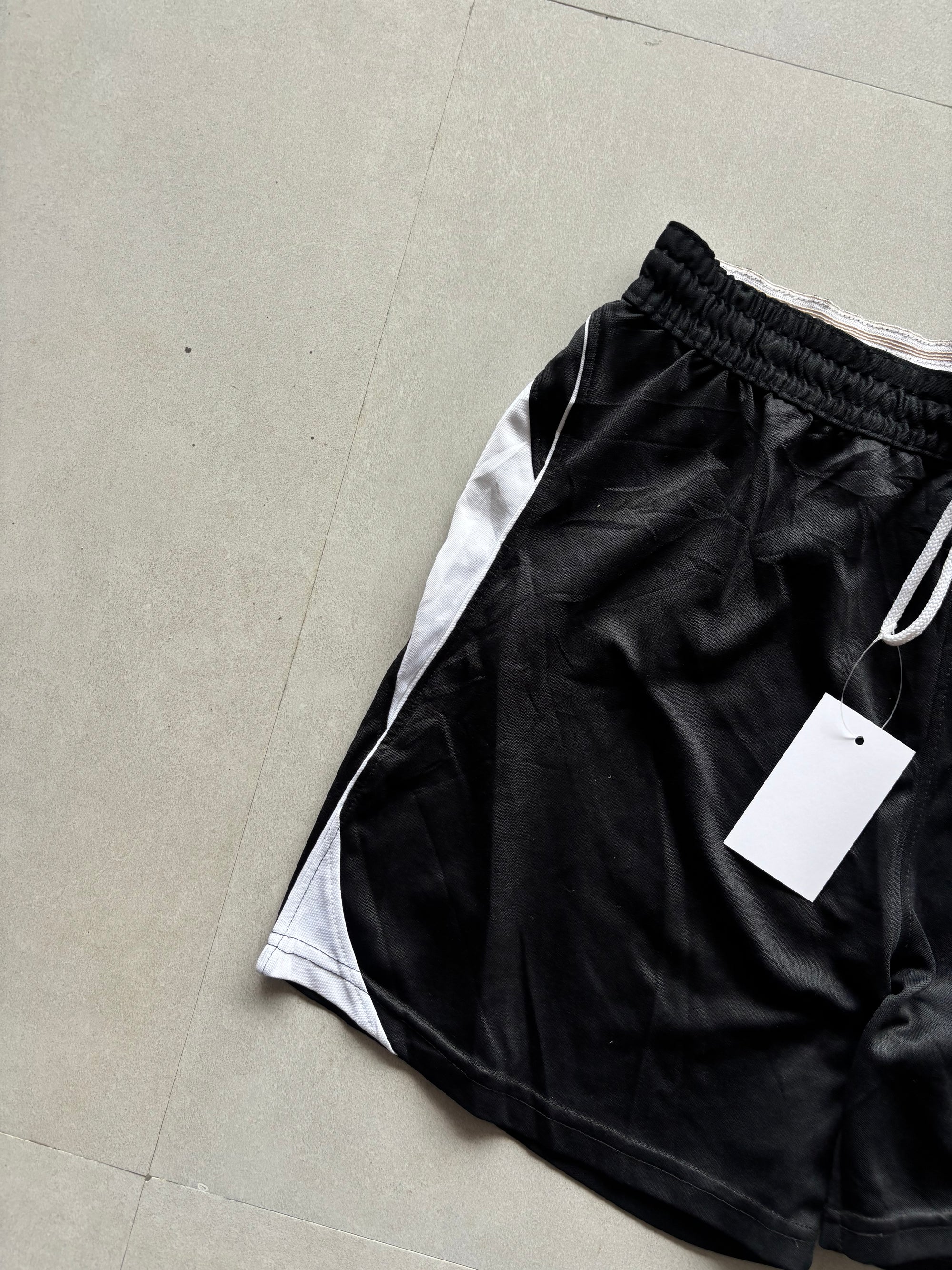 NIKE VINTAGE SHORTS - M