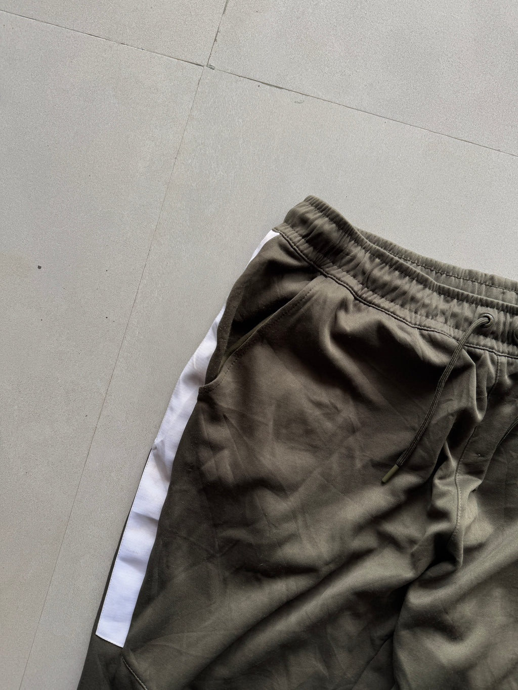 NIKE SWEAT PANTS - M