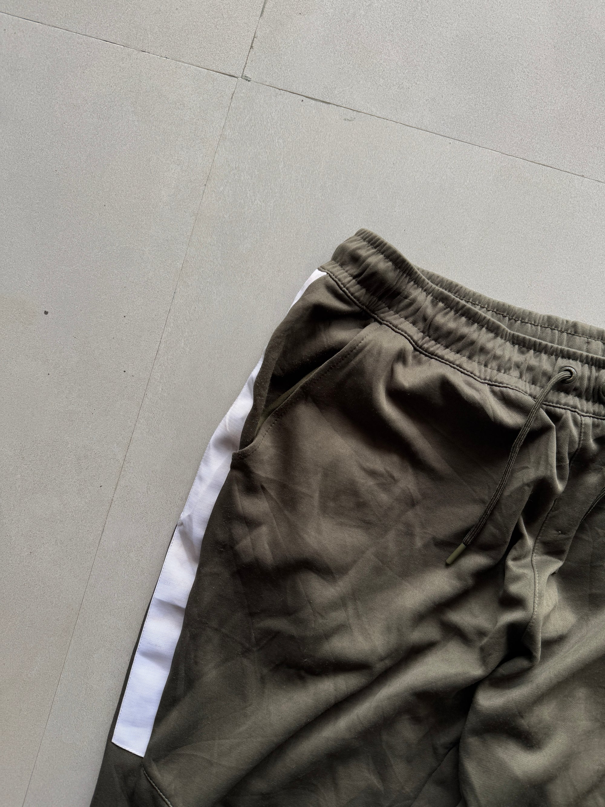 NIKE SWEAT PANTS - M