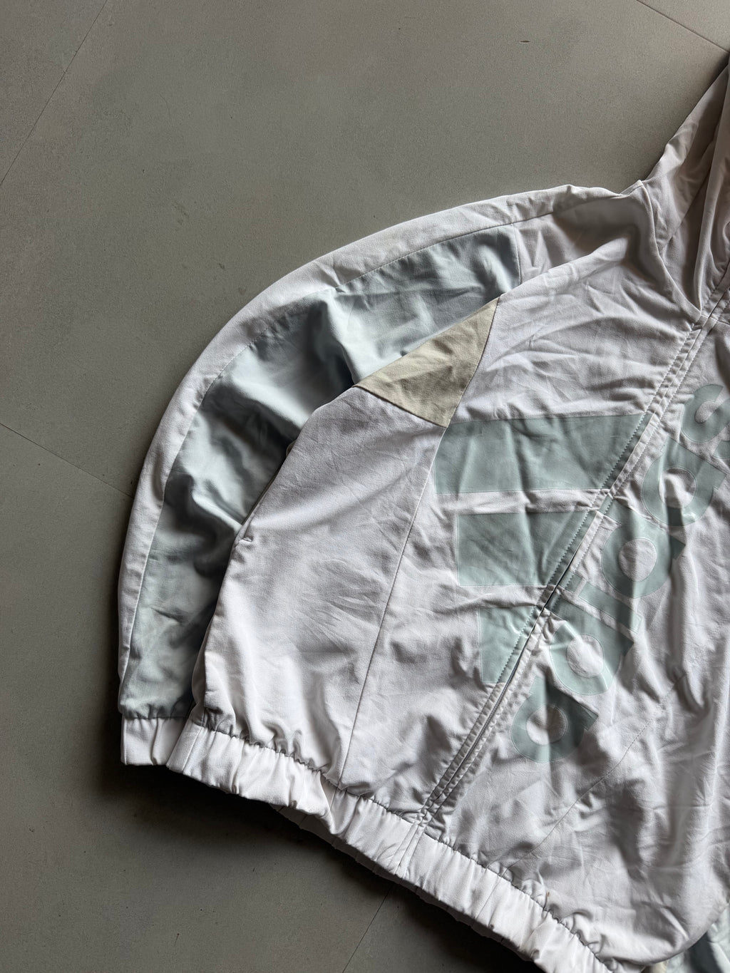 ADIDAS BIG LOGO HOODED JACKET - M