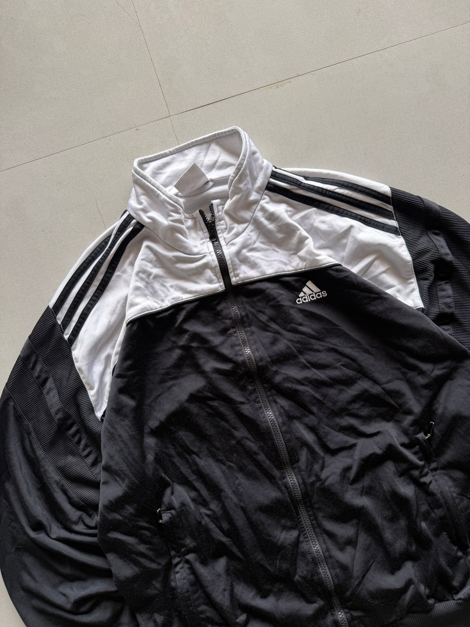 ADIDAS STRIPED JACKET - XL