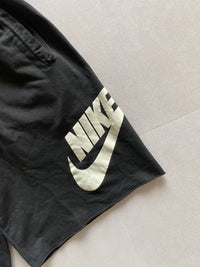 NIKE BIG LOGO SHORTS - S