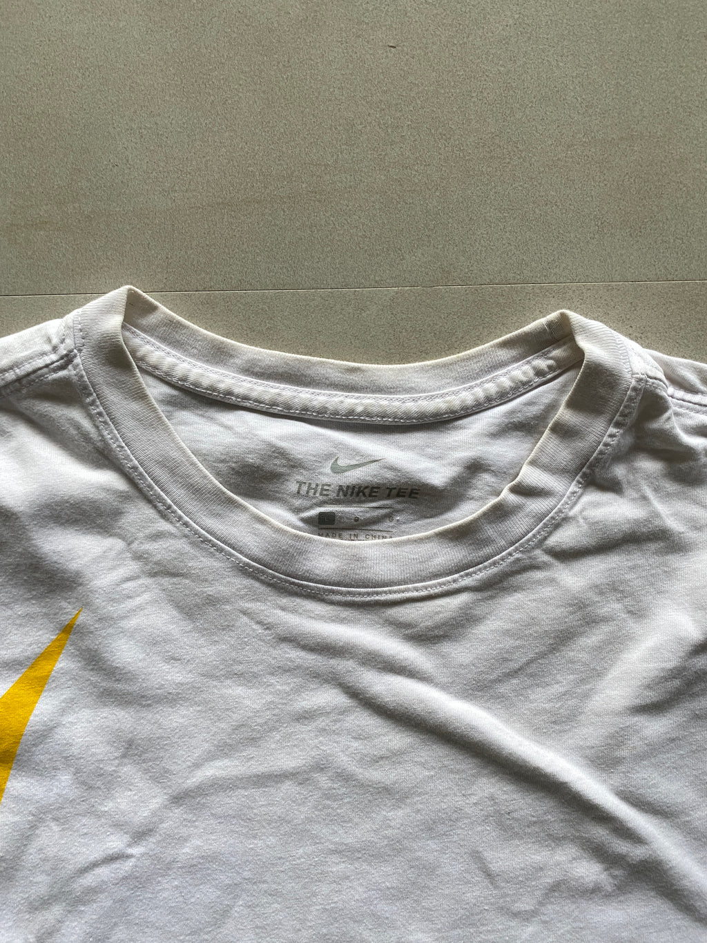 NIKE BIG SWOOSH TEE - M