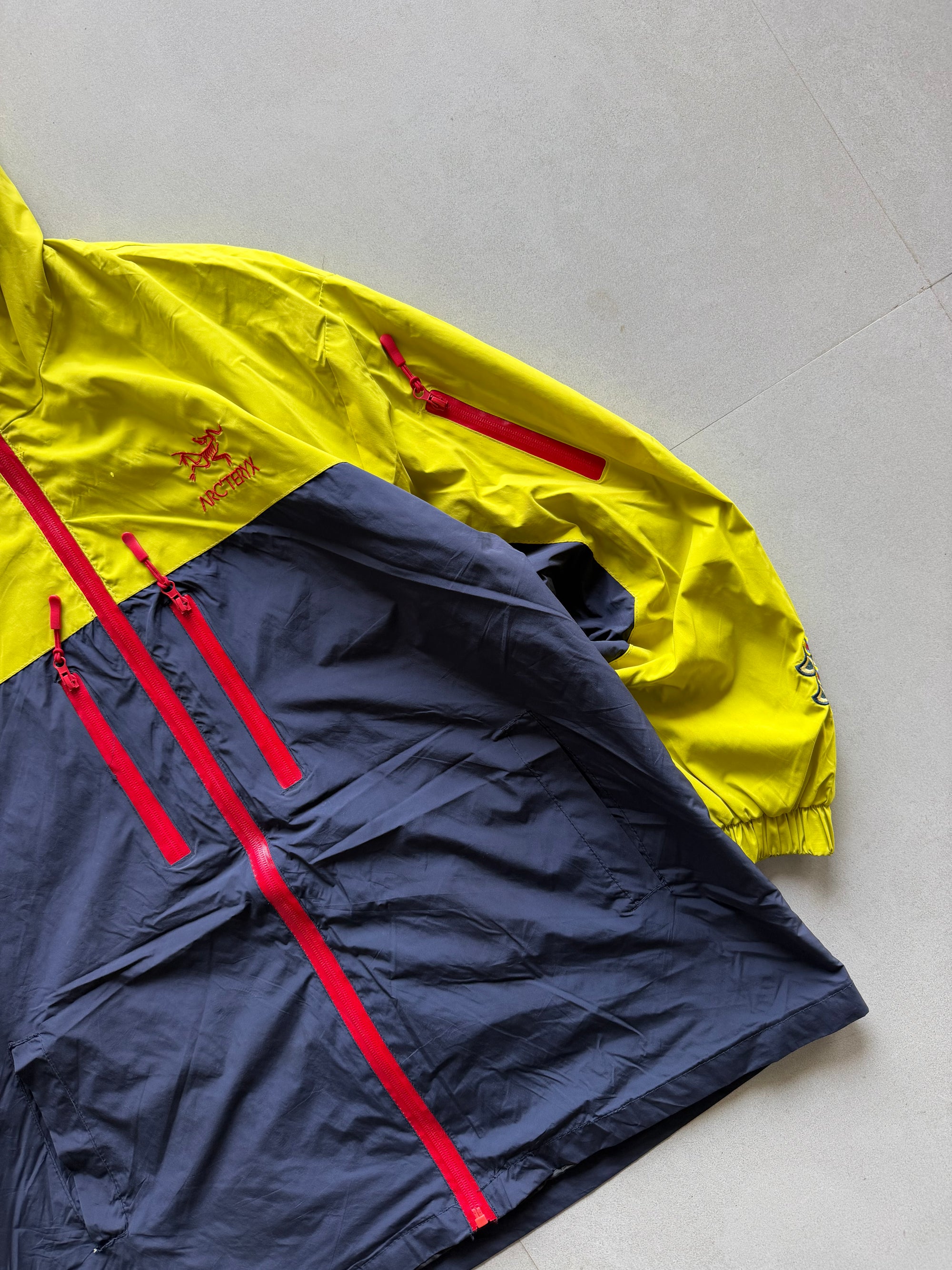 ARCRTERYX LUNAR ECLIPSE JACKET -