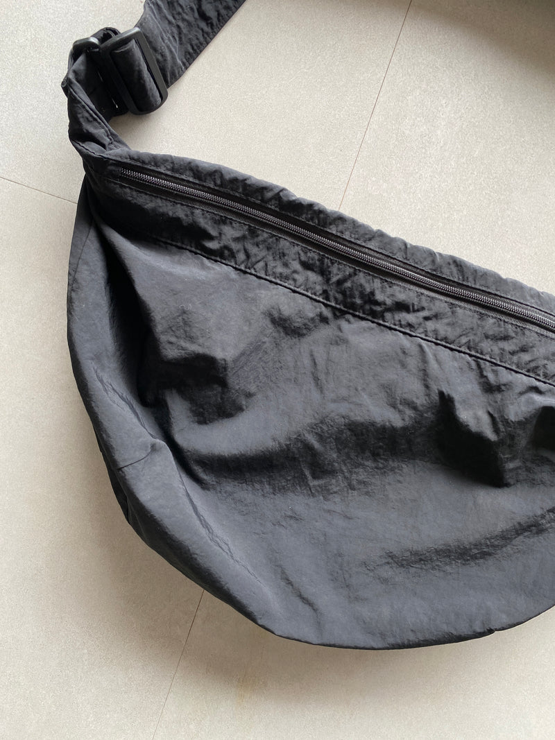BLACK KOREAN STYLE SLING BAG