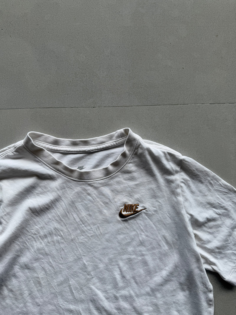 NIKE WHITE TEE - S