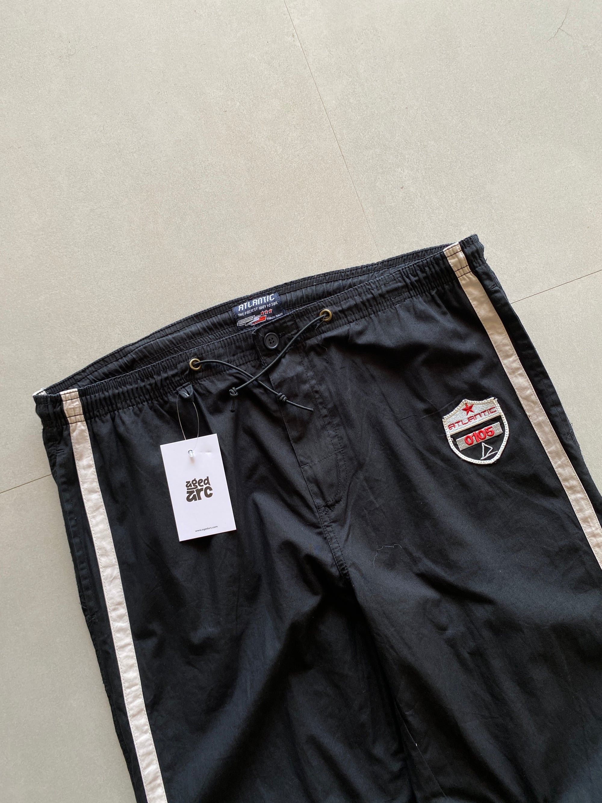VINTAGE IDENTIC BAGGY TRACK PANT - M