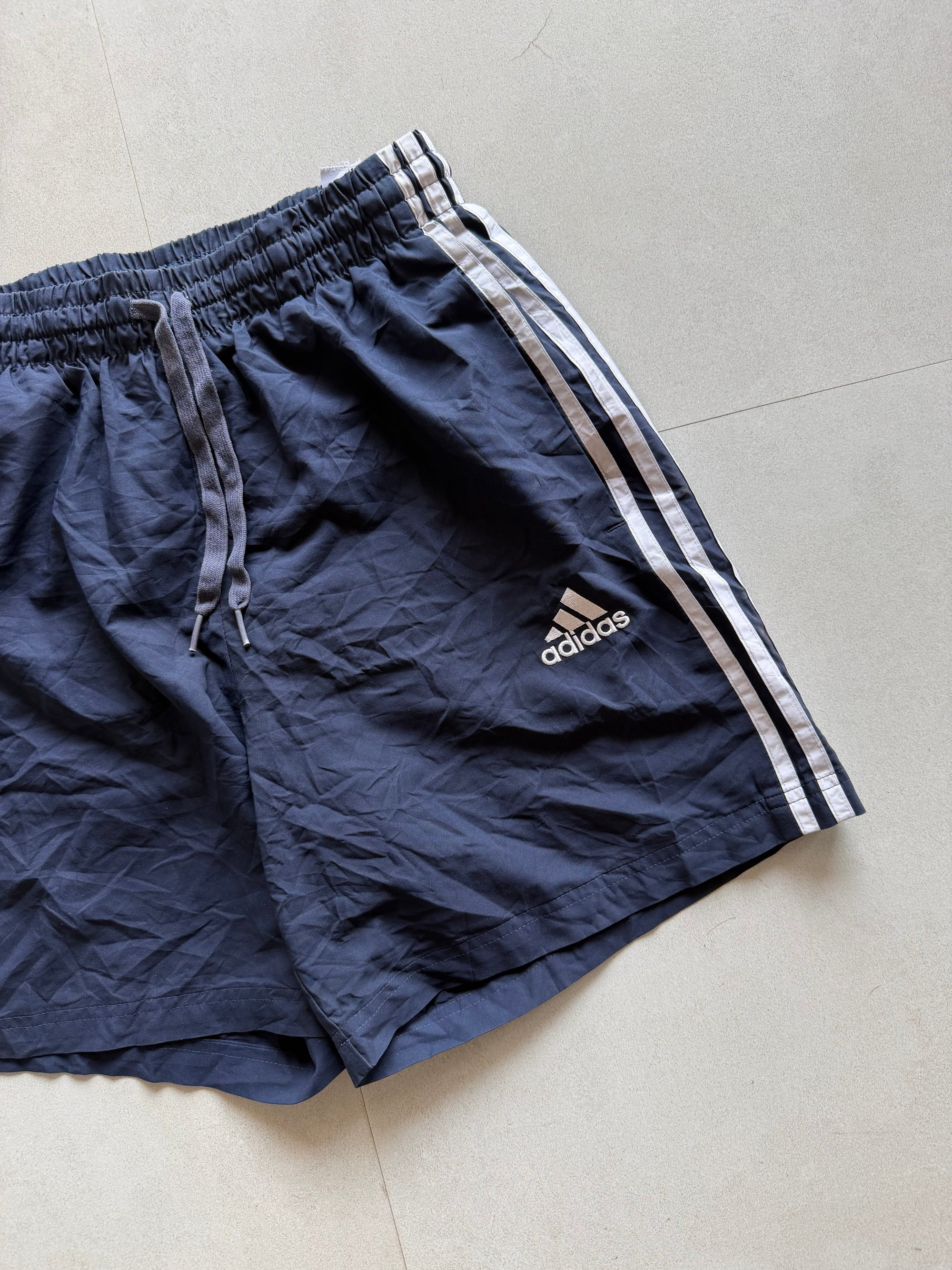 ADIDAS STRIPED SHORTS - M