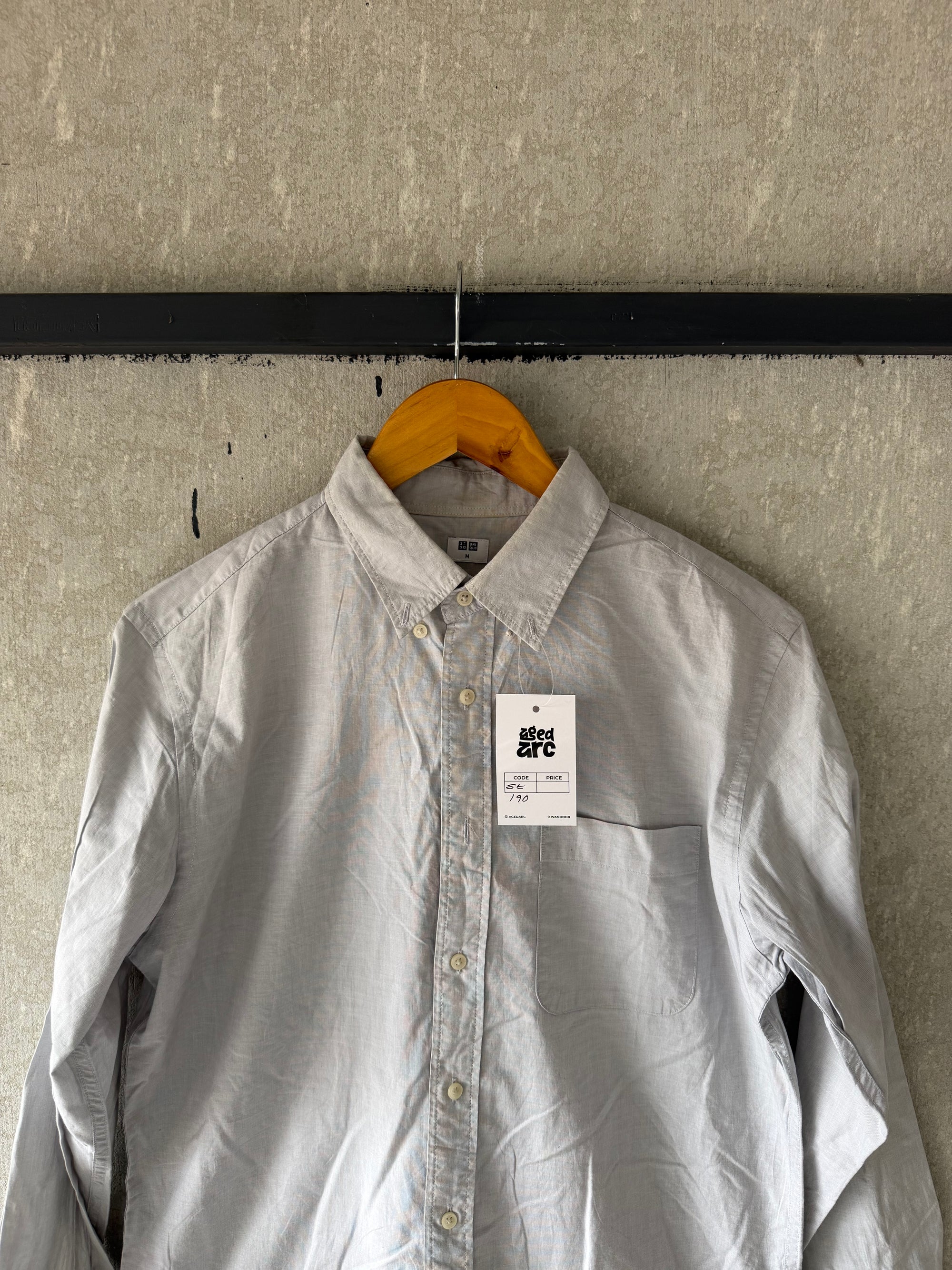 UNIQLO SHIRT ST190 - M
