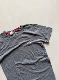UNDER ARMOUR TEE - M