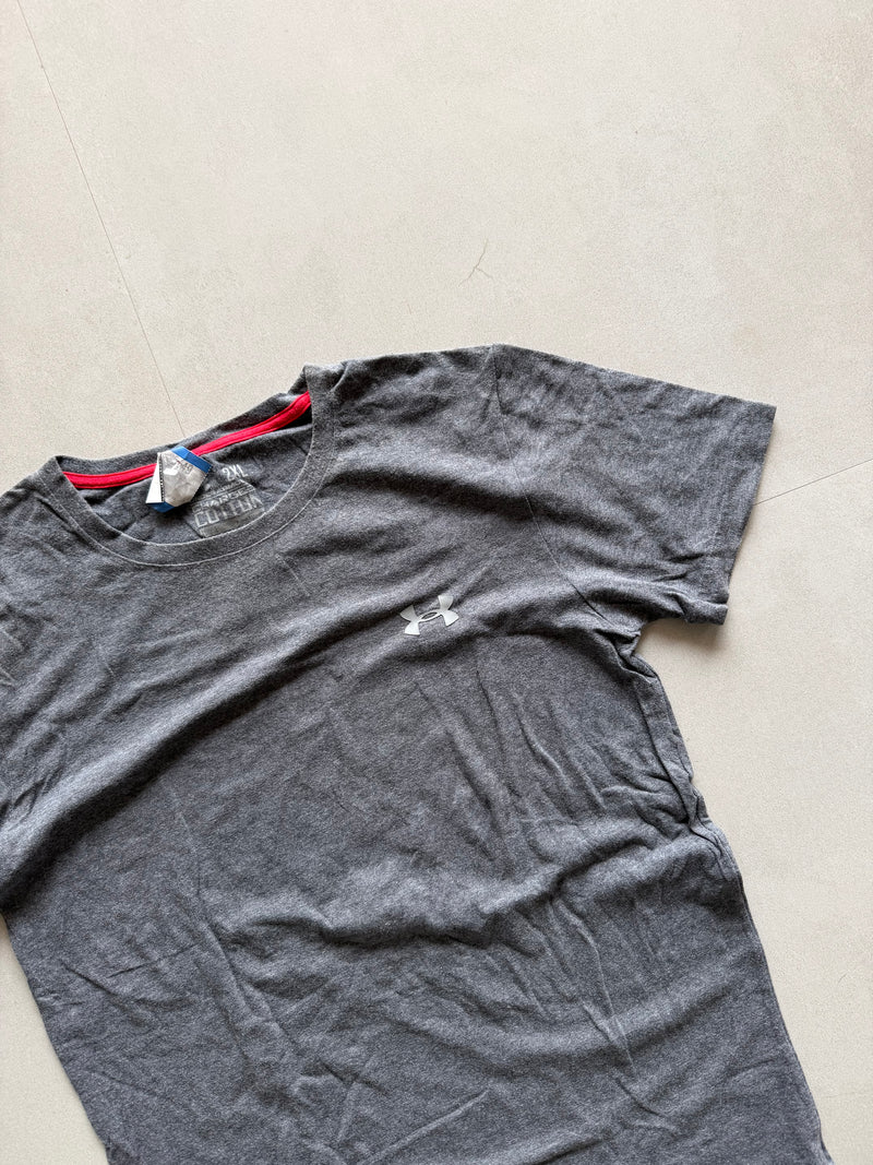 UNDER ARMOUR TEE - M