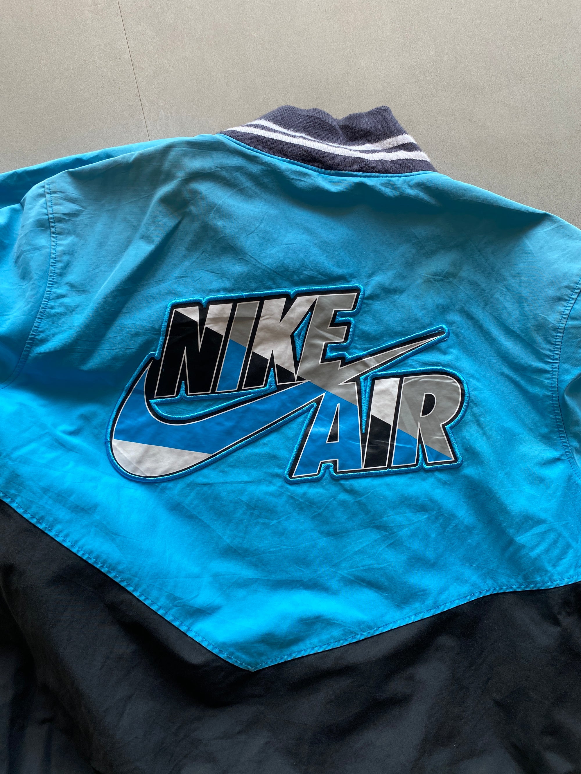 NIKE AIR BOMBER JACKET - L