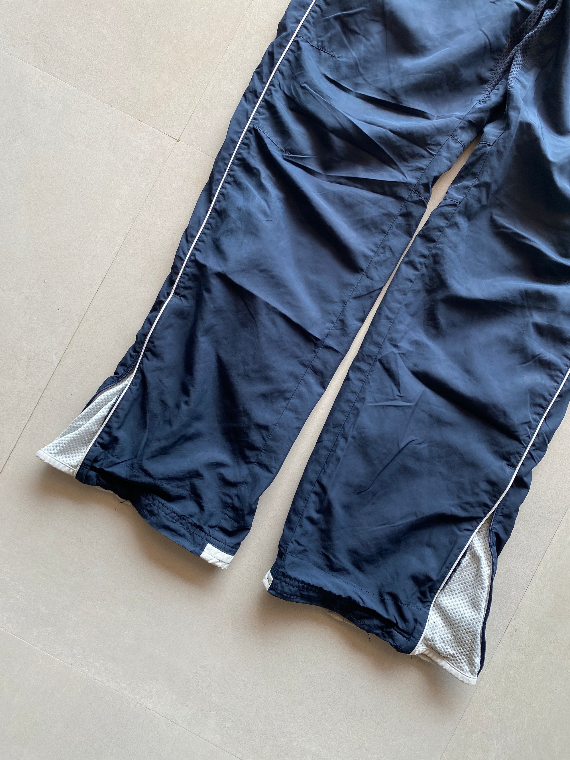 VINTAGE NIKE TRACK PANT - M
