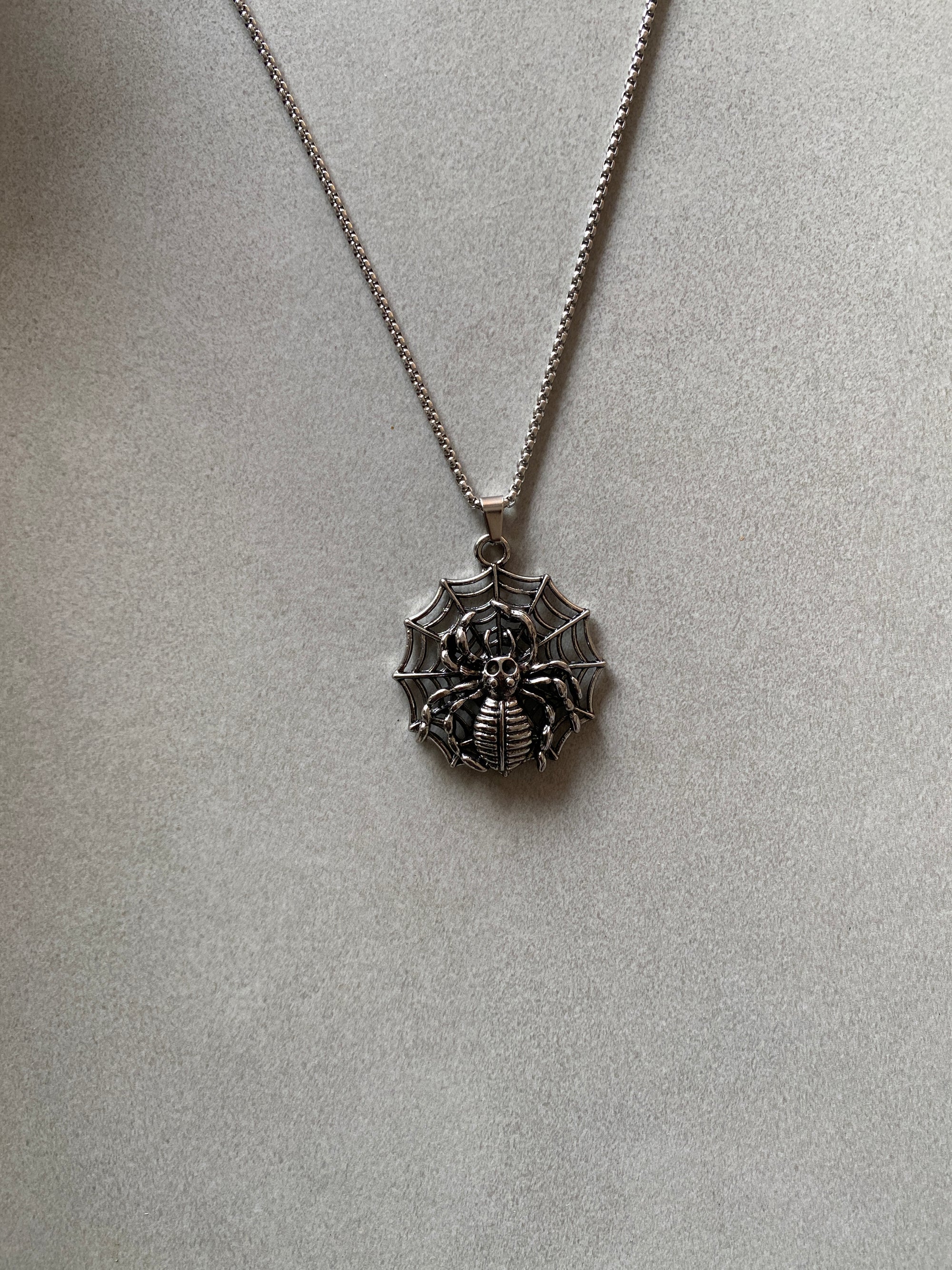 SPIDER WEB PENDANT CHAIN