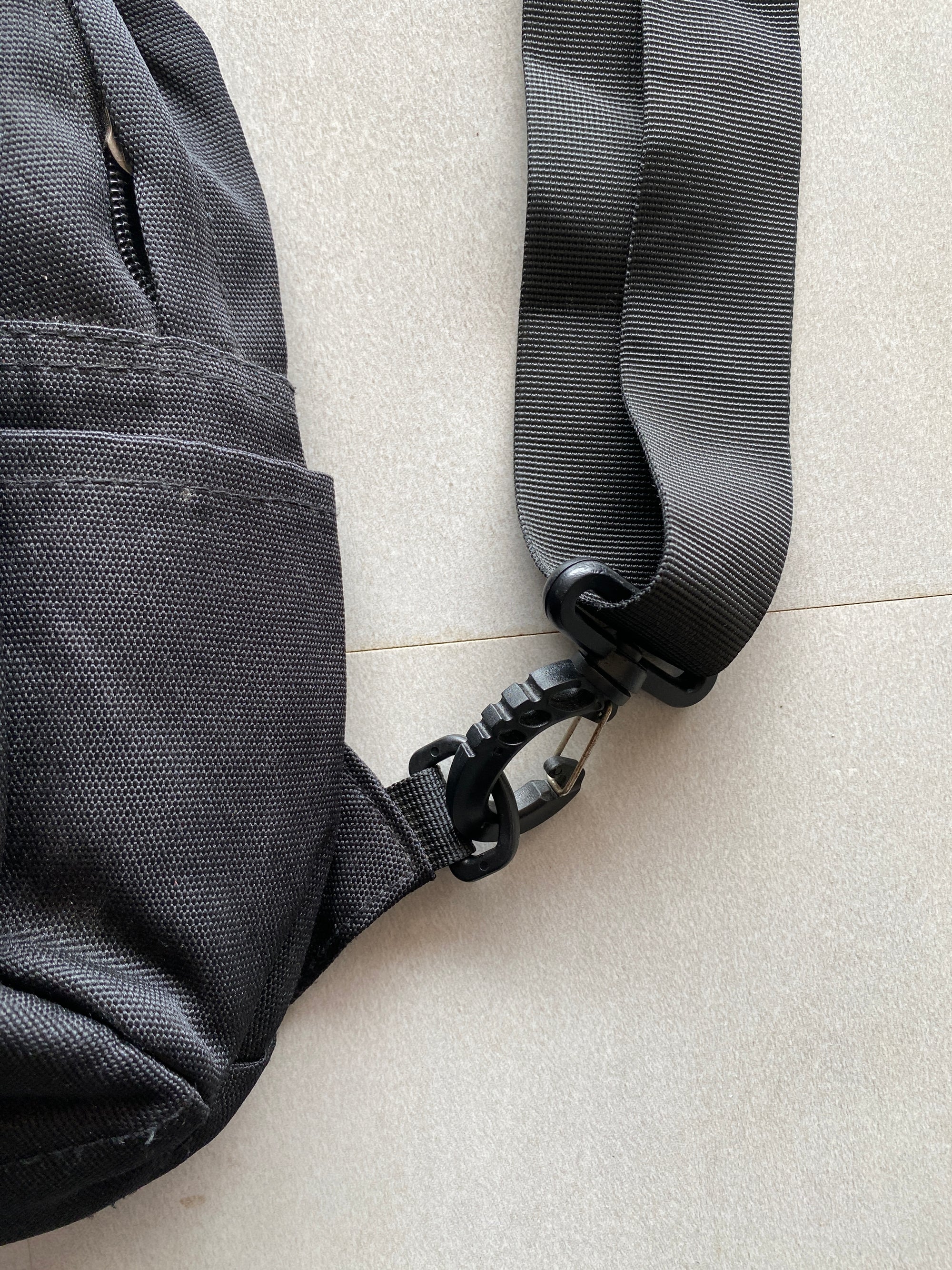 SUPREME CROSS BODY BAG