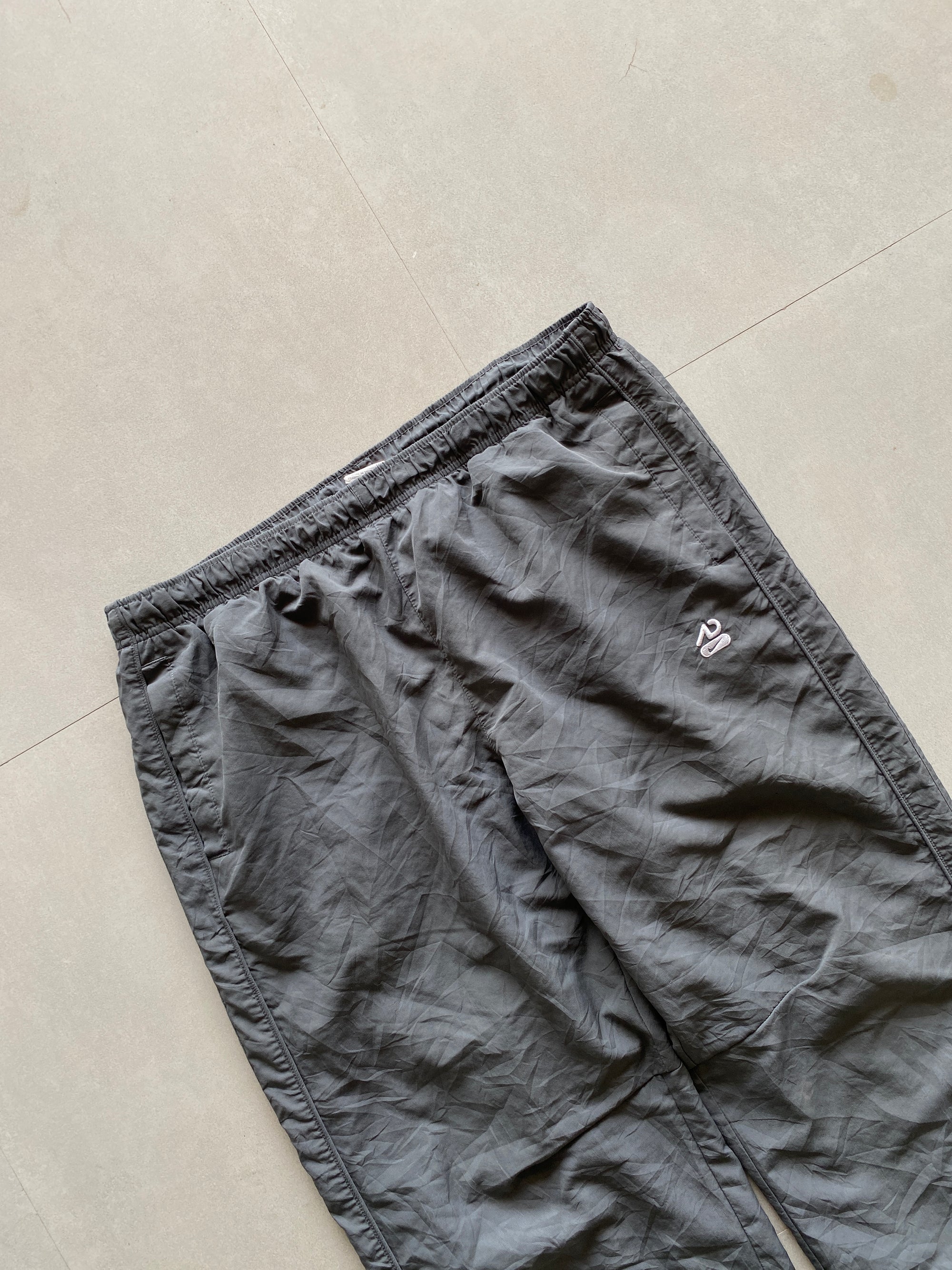 VINTAGE NIKE ATHLETIC TRACK PANT - M