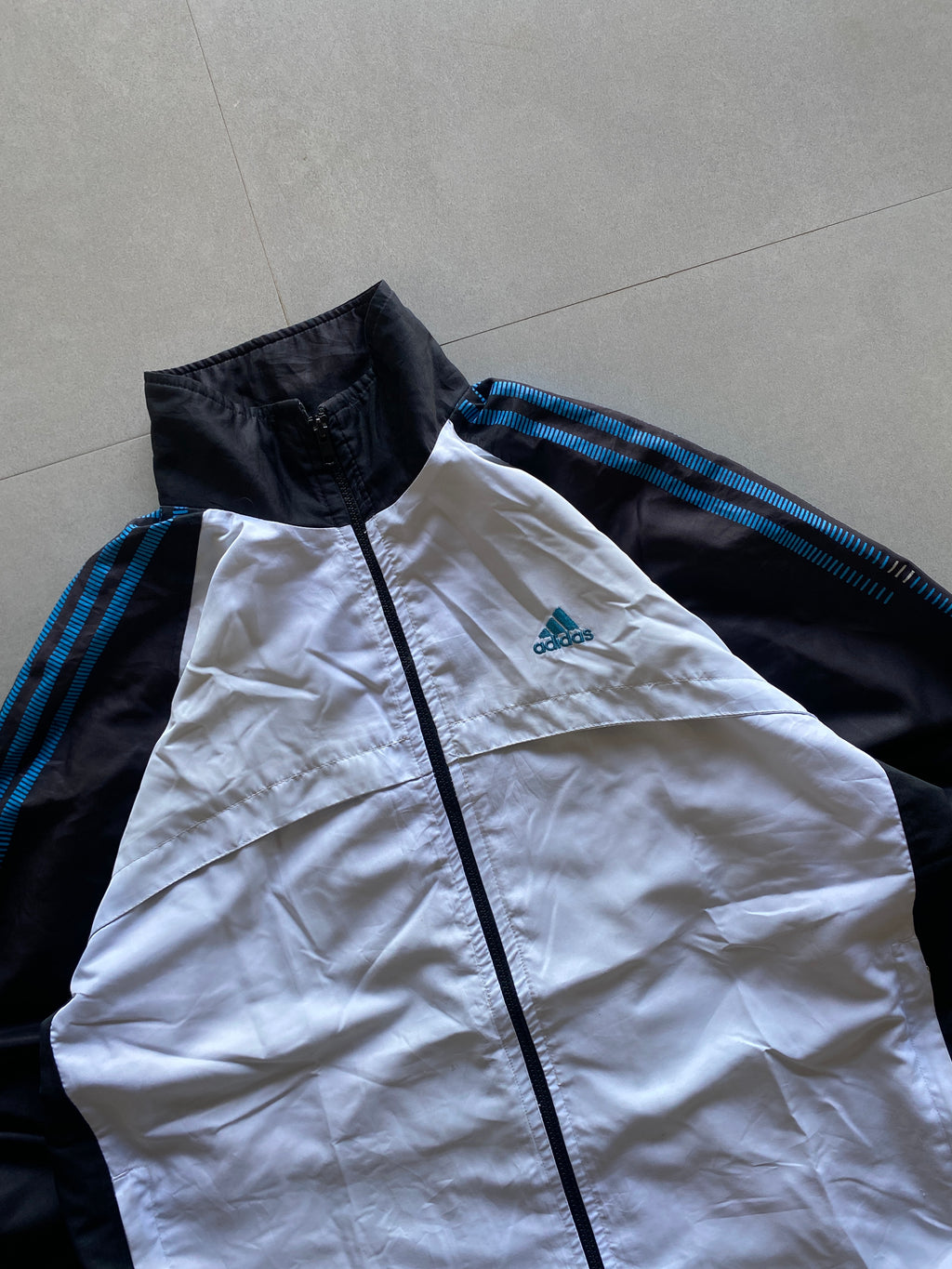 ADIDAS STRIPED JACKET - XL