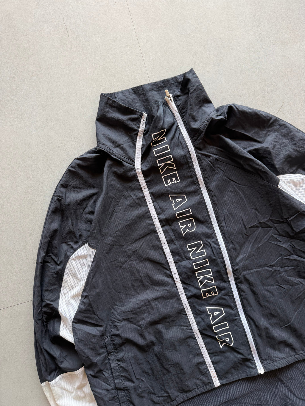 NIKE AIR SPELL OUT JACKET - S