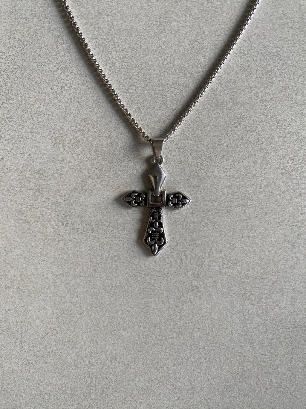 AZITA GOTHIC CROSS PENDANT CHAIN