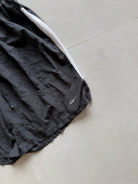 NIKE BASIC SHORTS - M