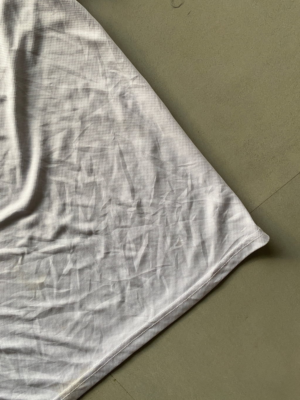 NIKE CENTER SWOOSH DRI FIT TEE -