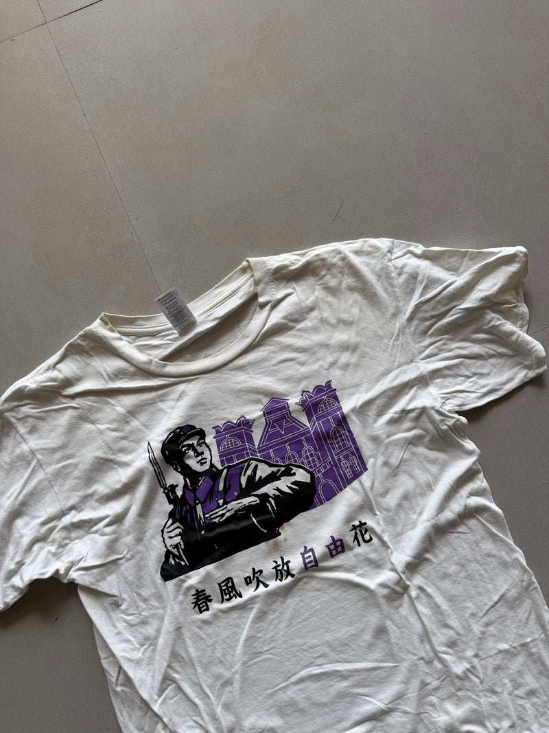 GILDAN GRAPHIC TEE - M