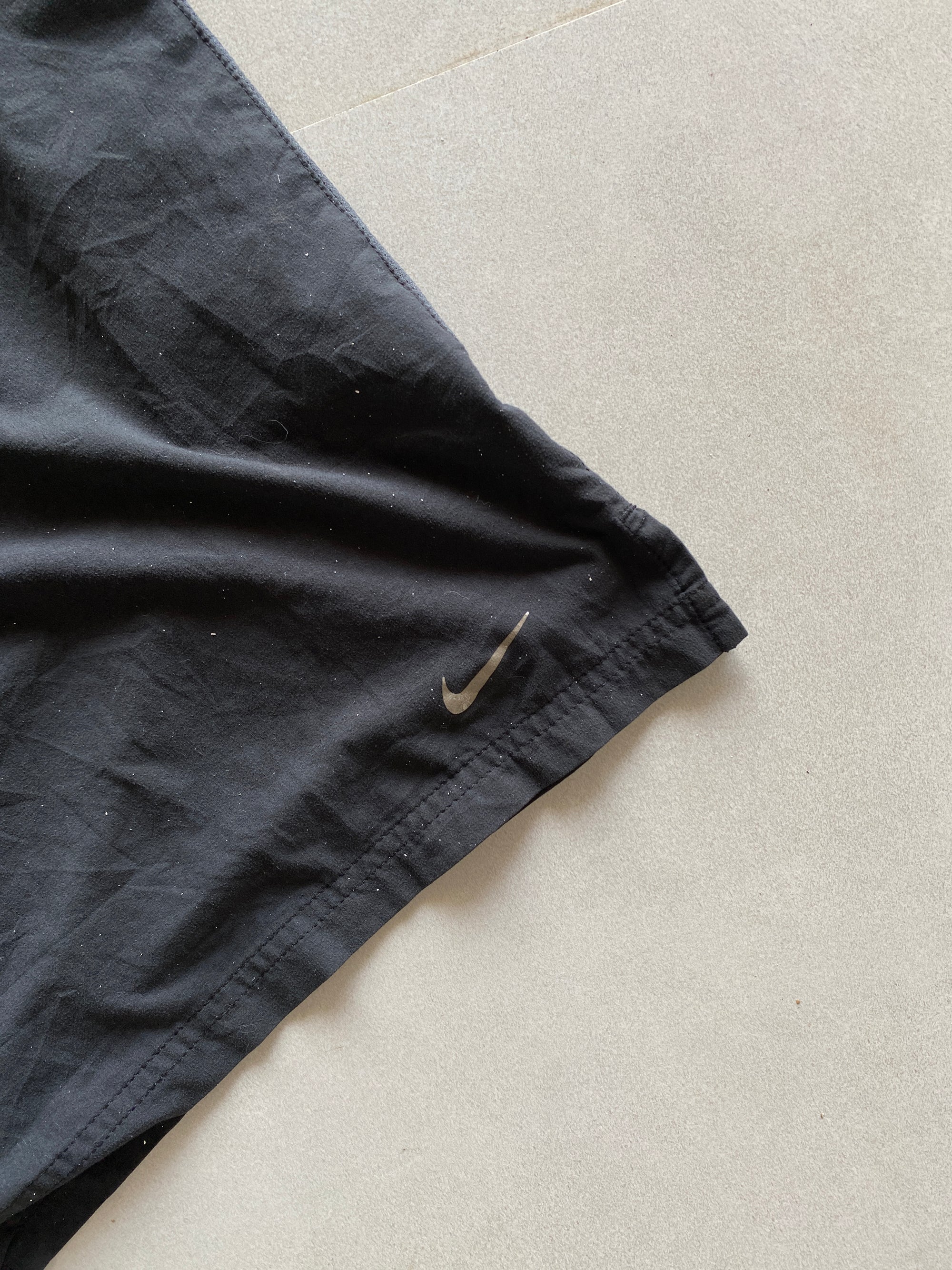 NIKE BASIC SHORTS - M
