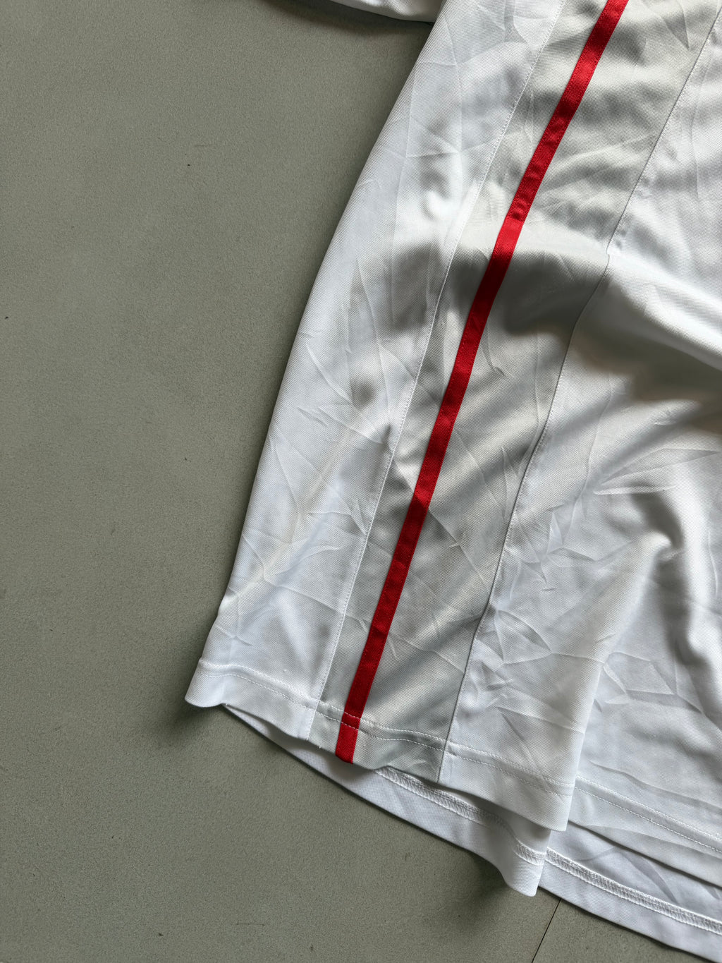 NIKE CENTRE SWOOSH DRI FIT TEE - XL