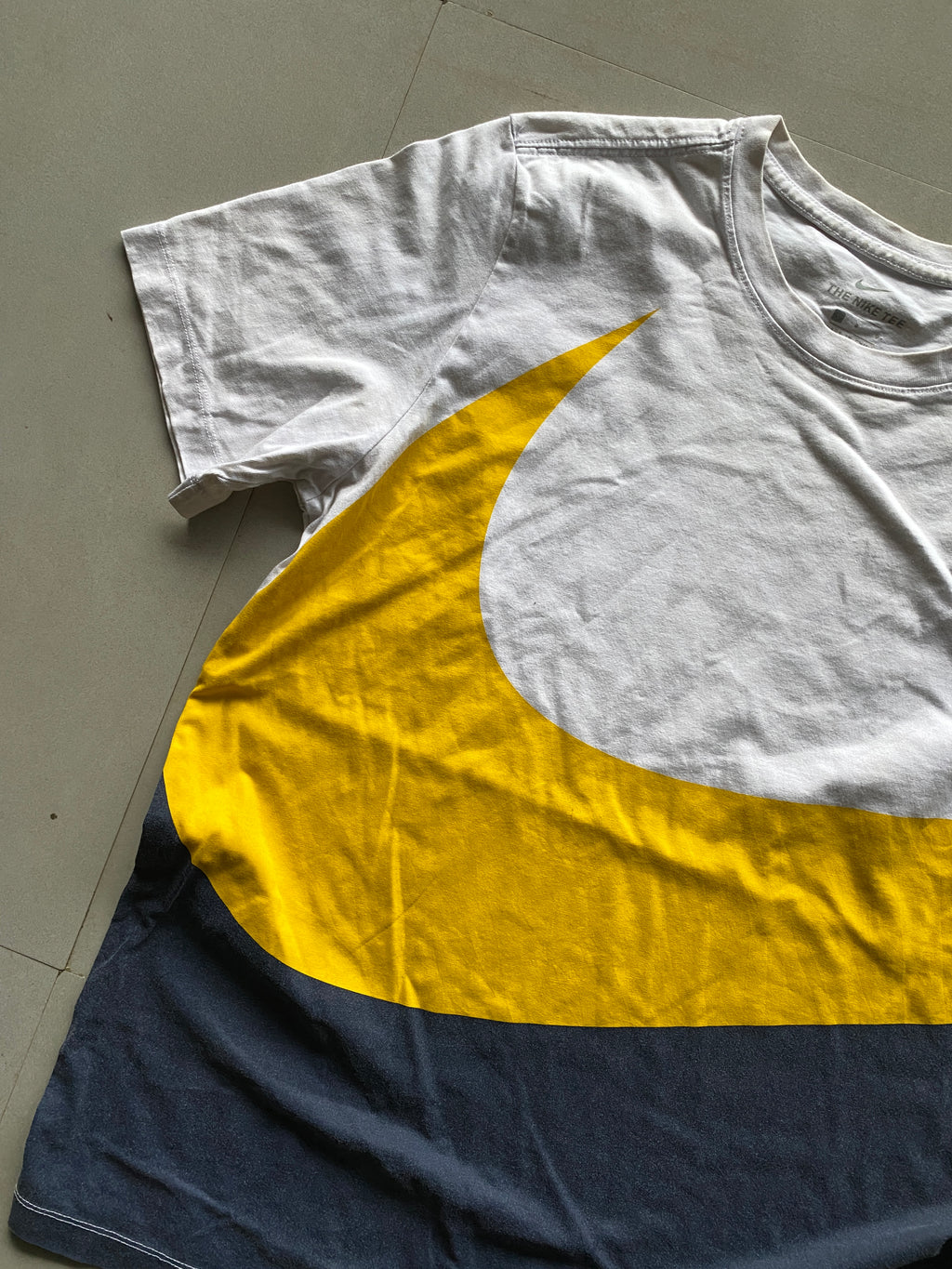 NIKE BIG SWOOSH TEE - M