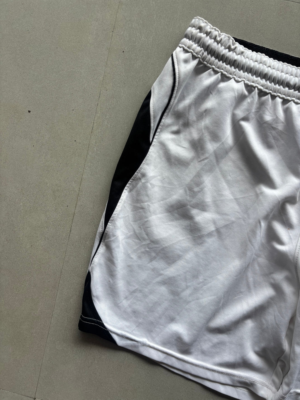 NIKE VINTAGE SHORTS - M