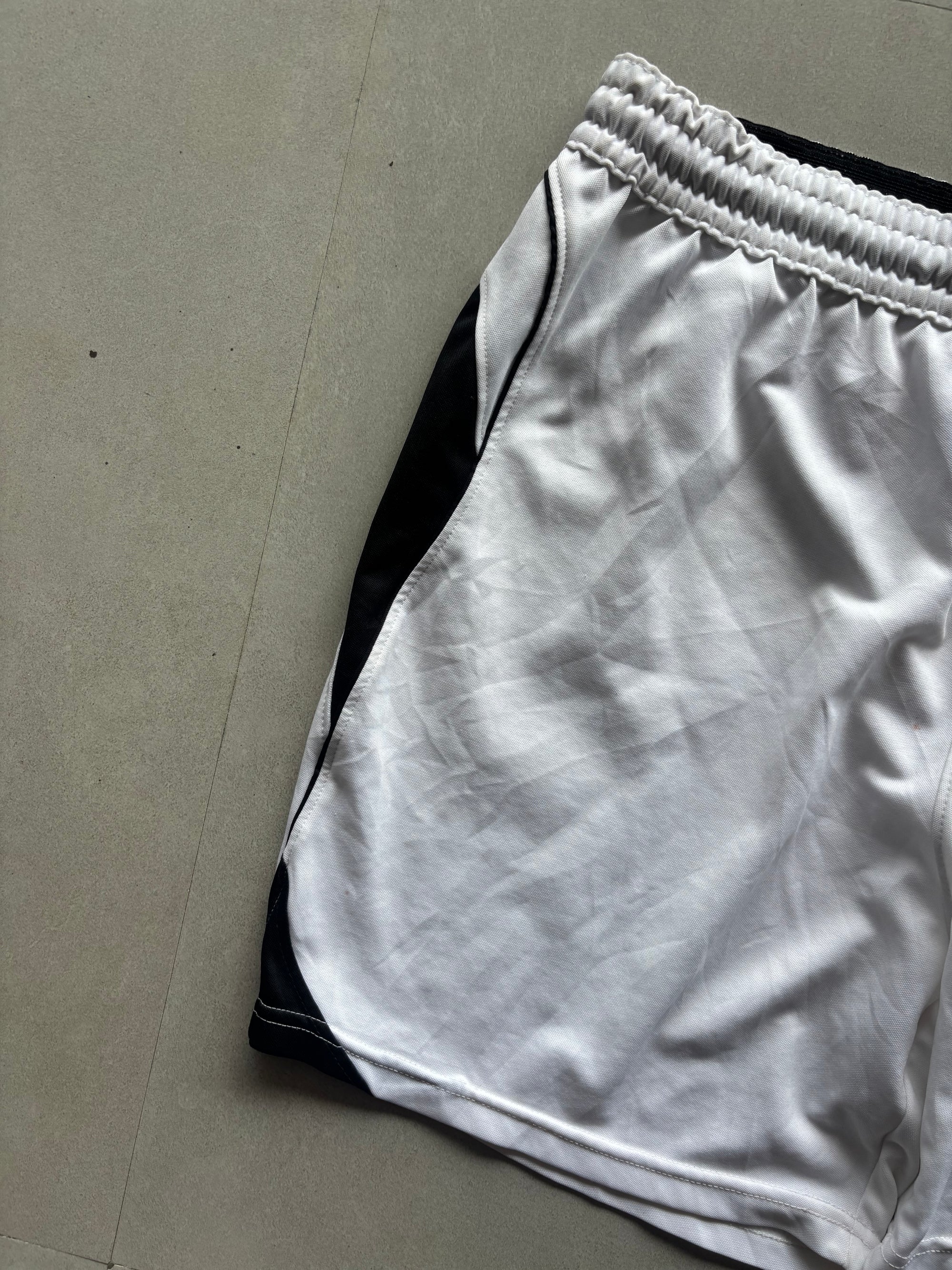 NIKE VINTAGE SHORTS - M
