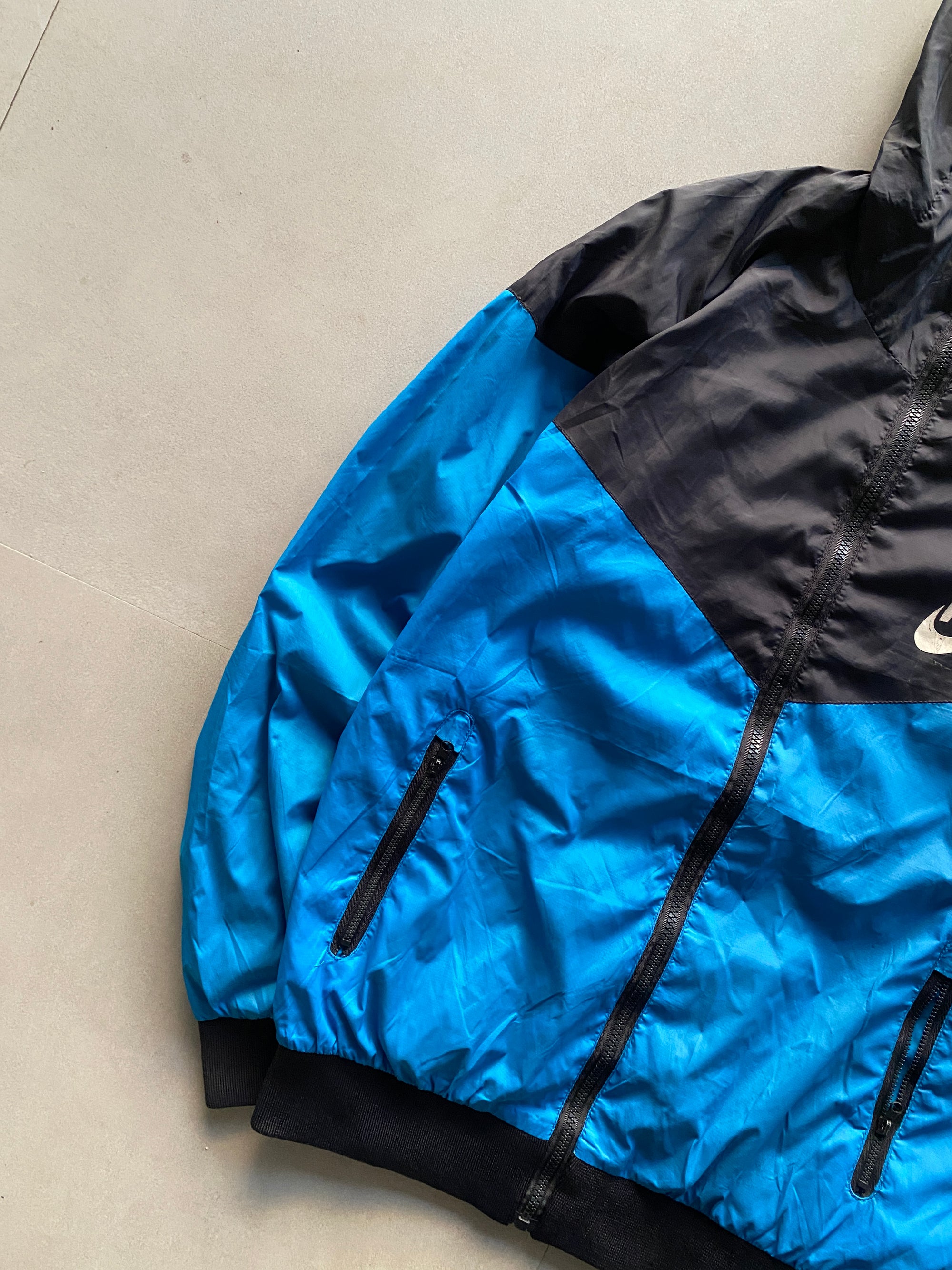 NIKE HOODED JACKET - M